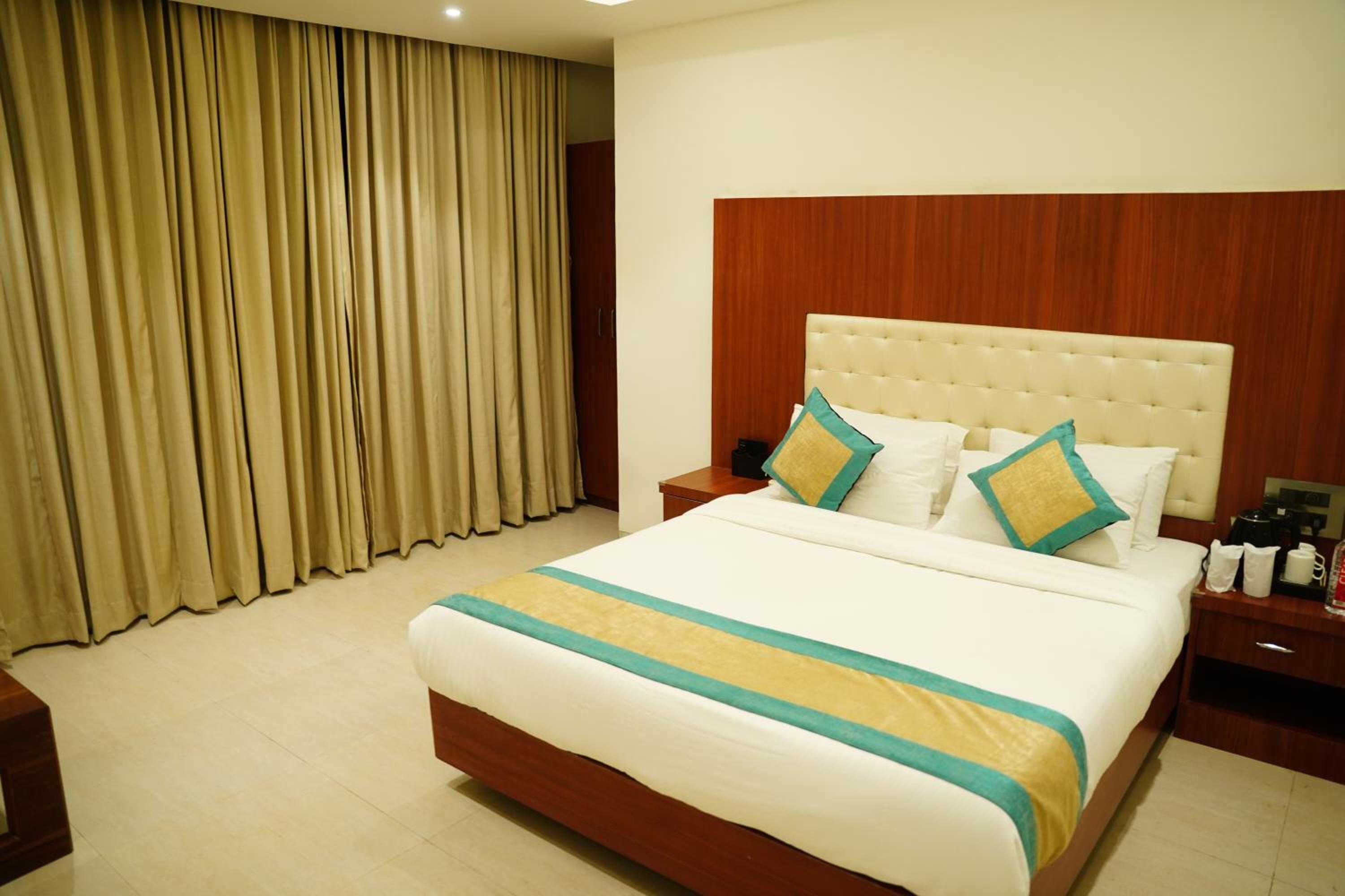Deluxe Double Room with 10% discount on laundry & 10% Off on Access to Sai Teerth  photo 3