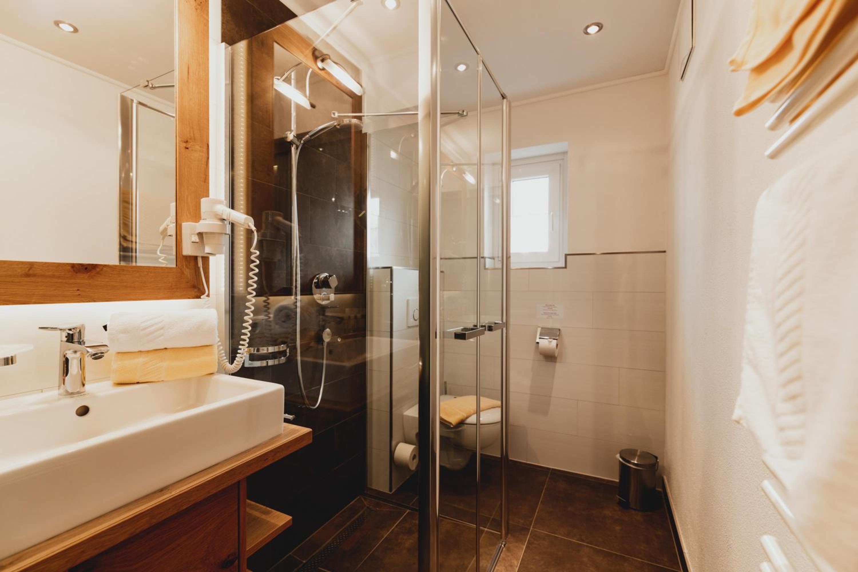 Apartment with Shower photo 2