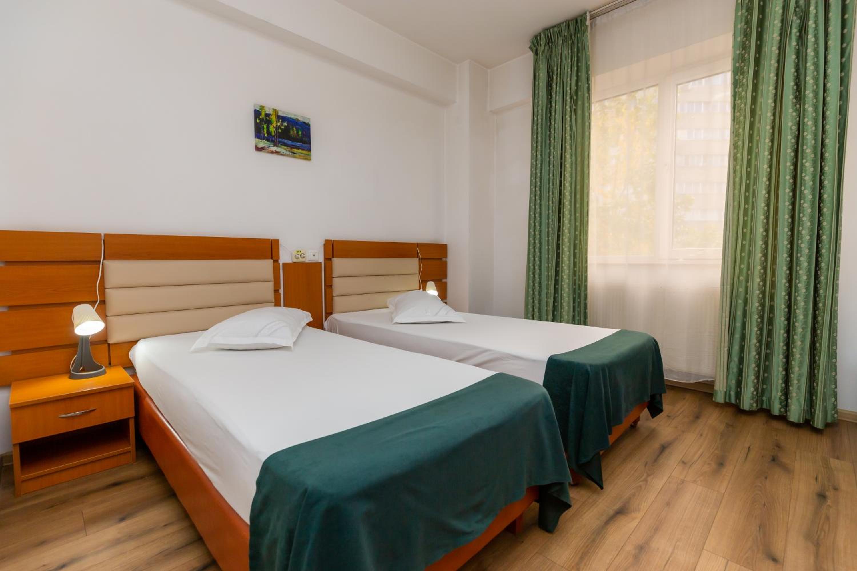 Twin Room - Photo 3