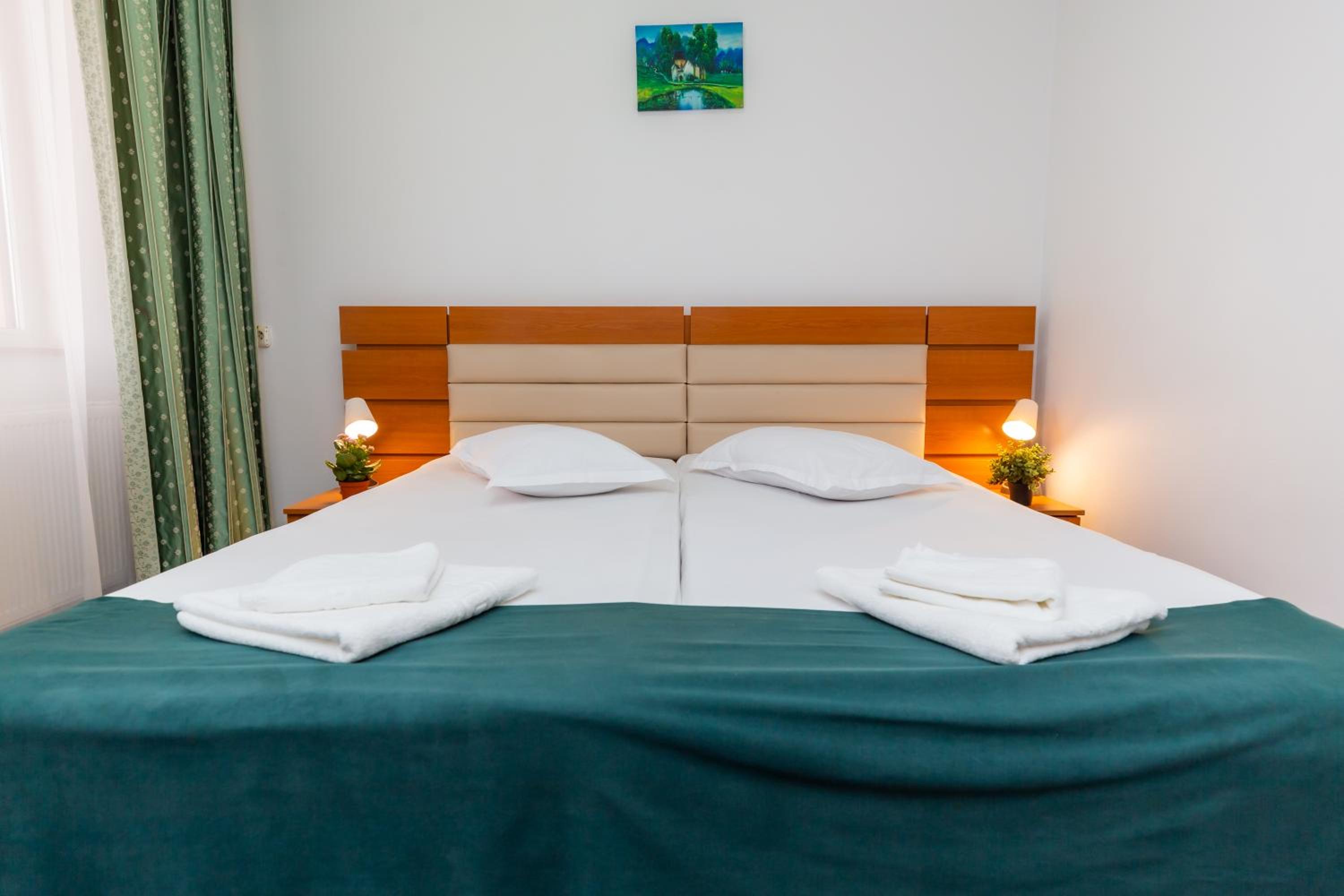 Twin Room - Photo 2