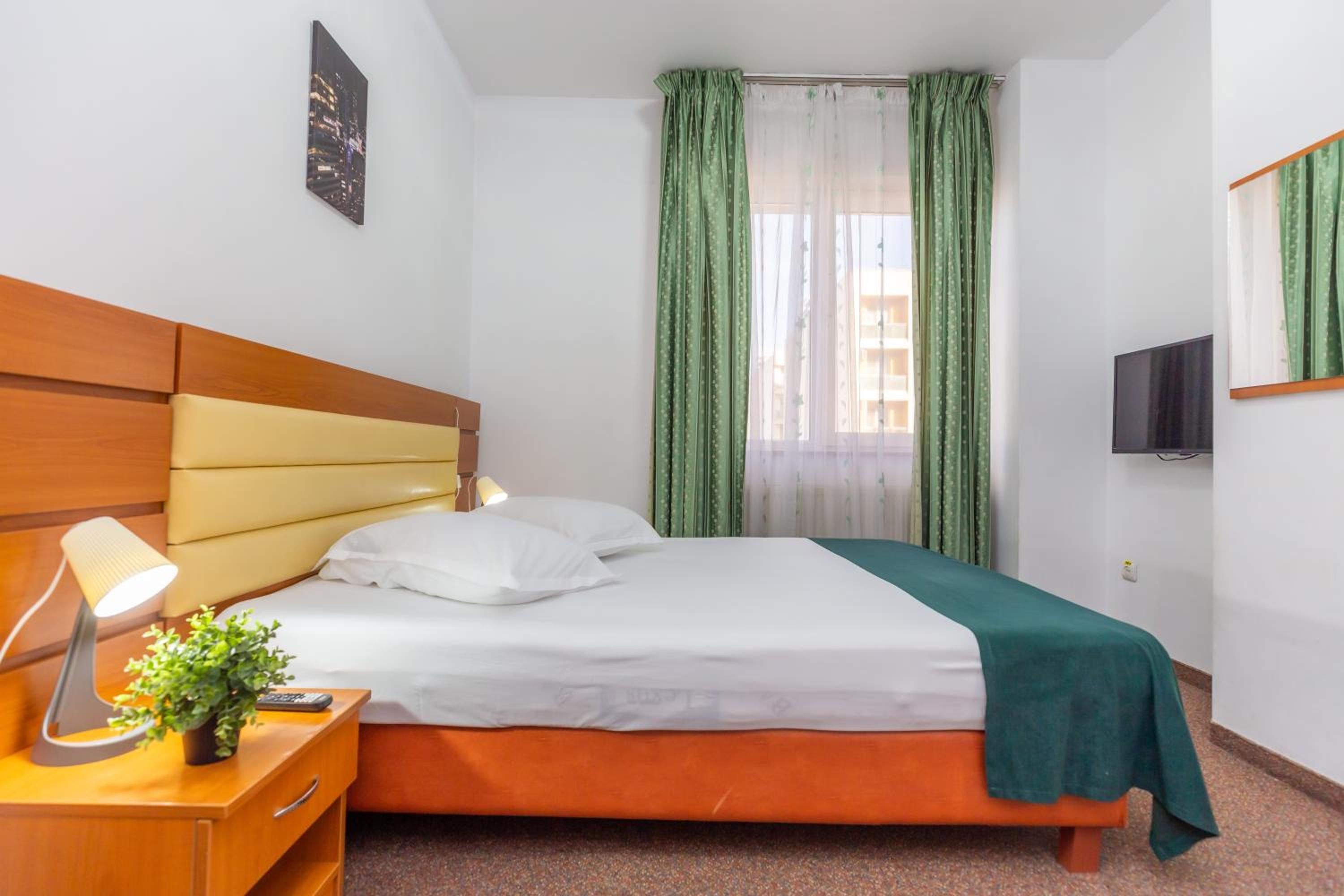 Double Room - Photo 2