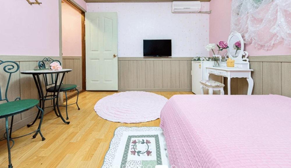 Double Room - Photo 1