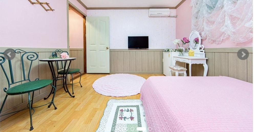 Double Room - Photo 3