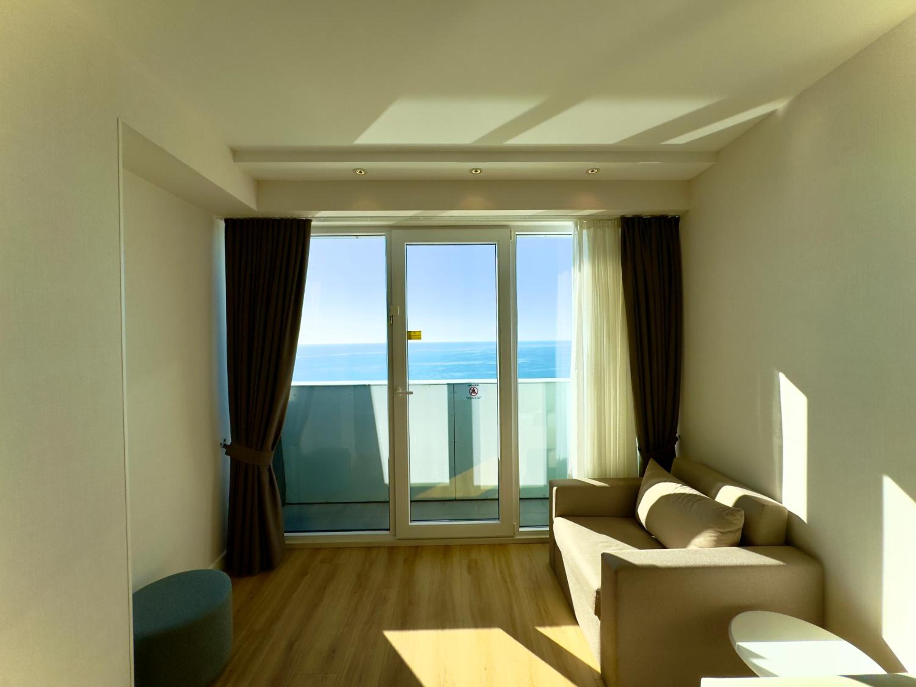 One-Bedroom Superior Apartment photo 2