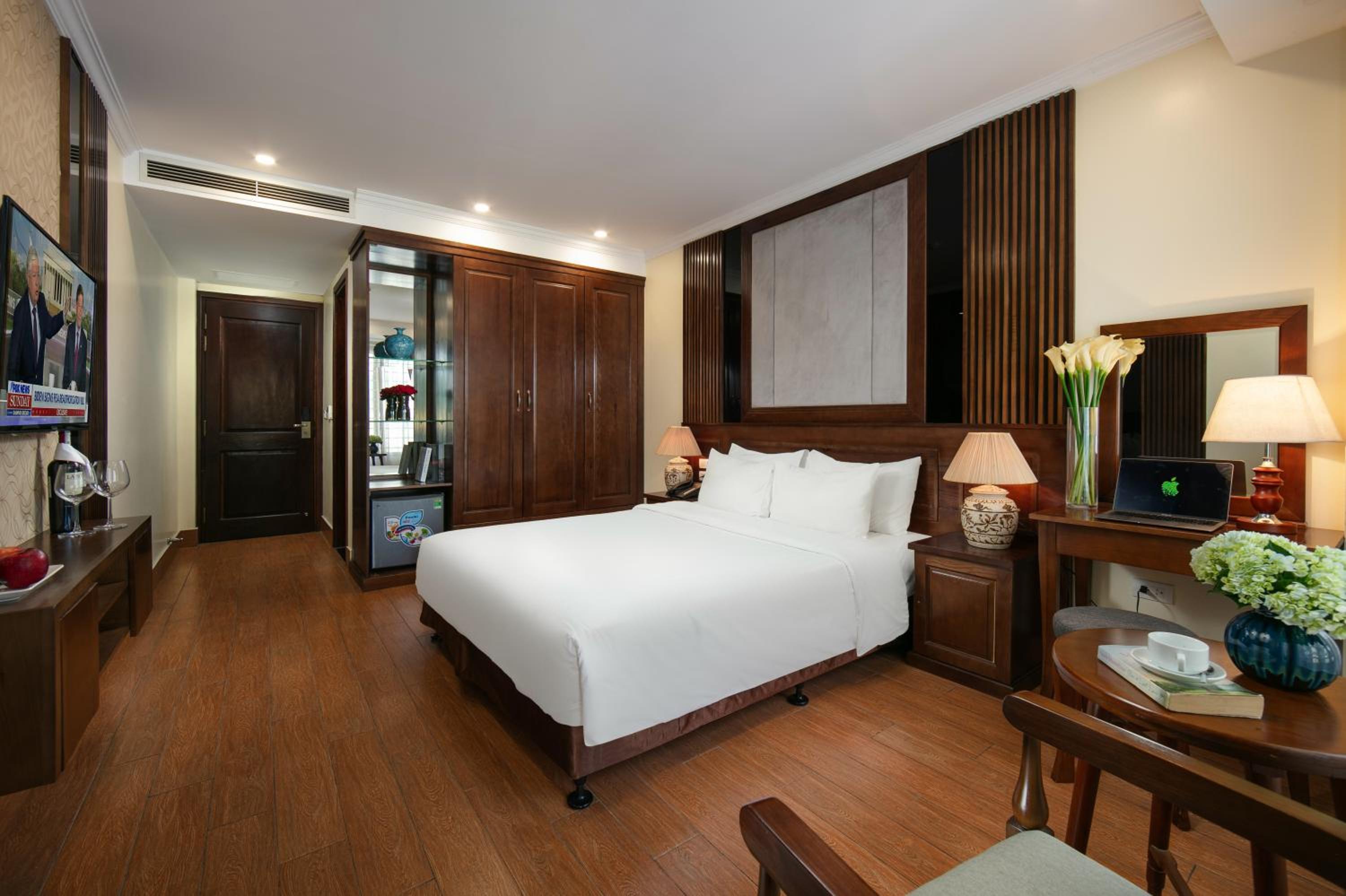 Deluxe Double Room with City View photo 3