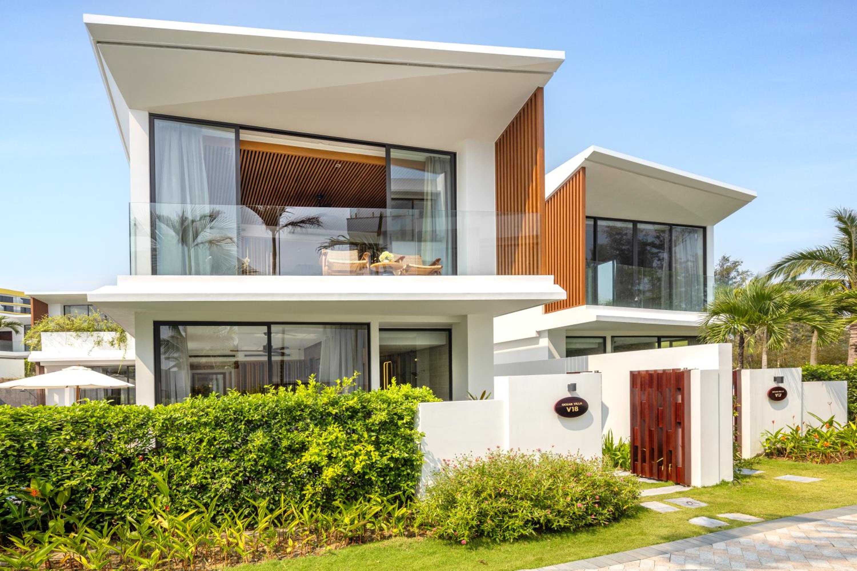 Five-Bedroom Vip Beachfront Villa