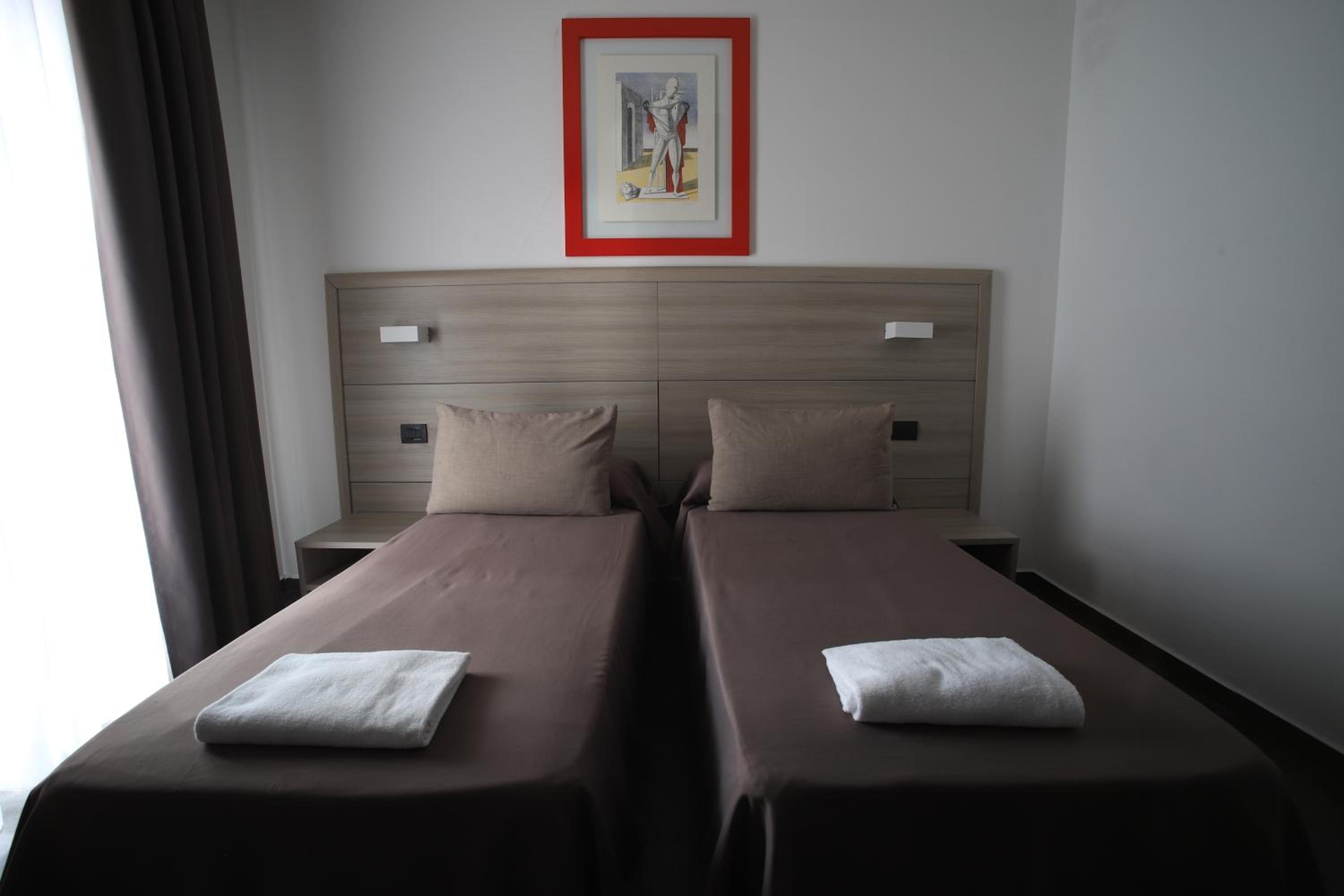 Twin Room - Photo 7