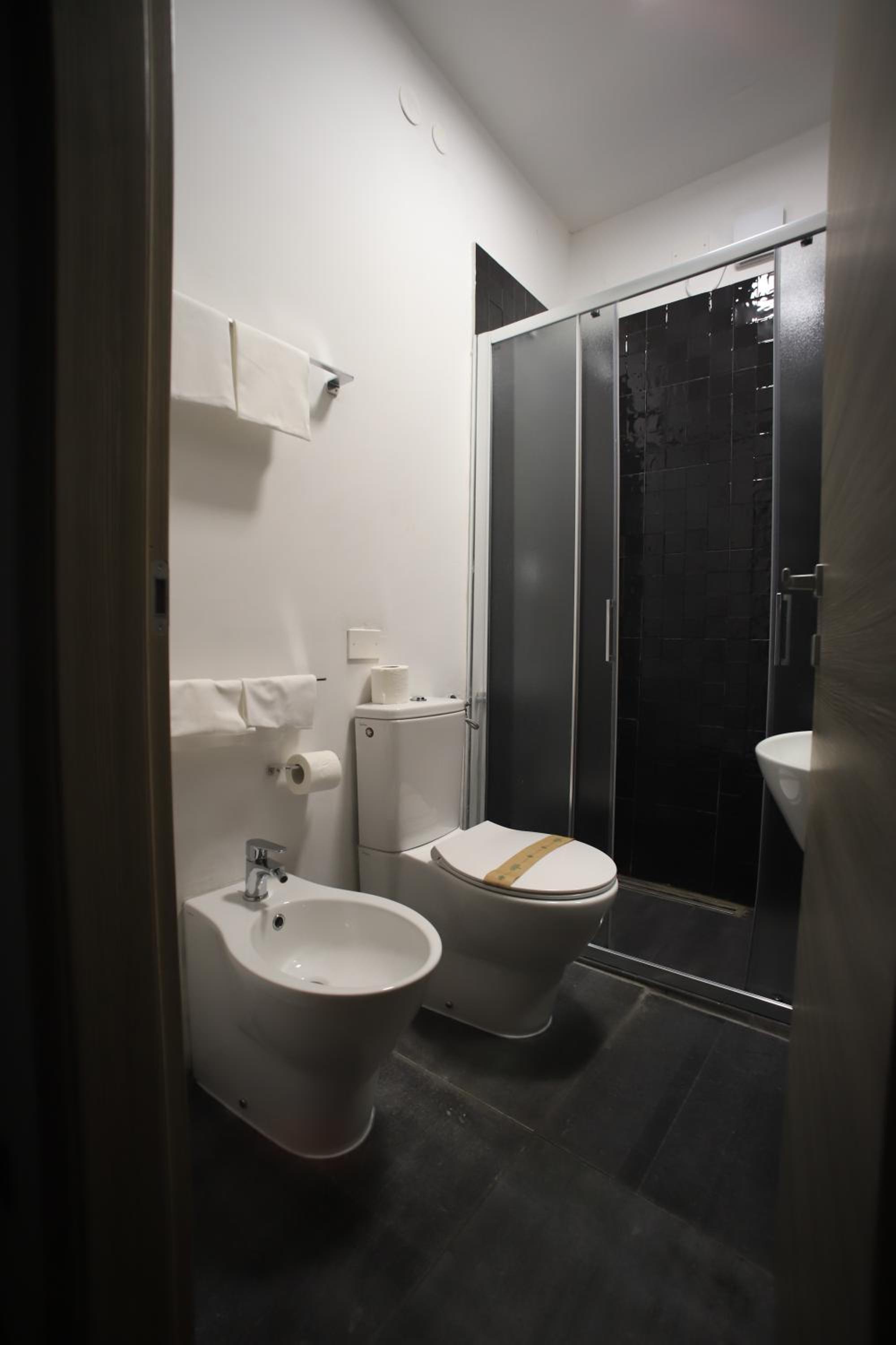 Double Room - Photo 3