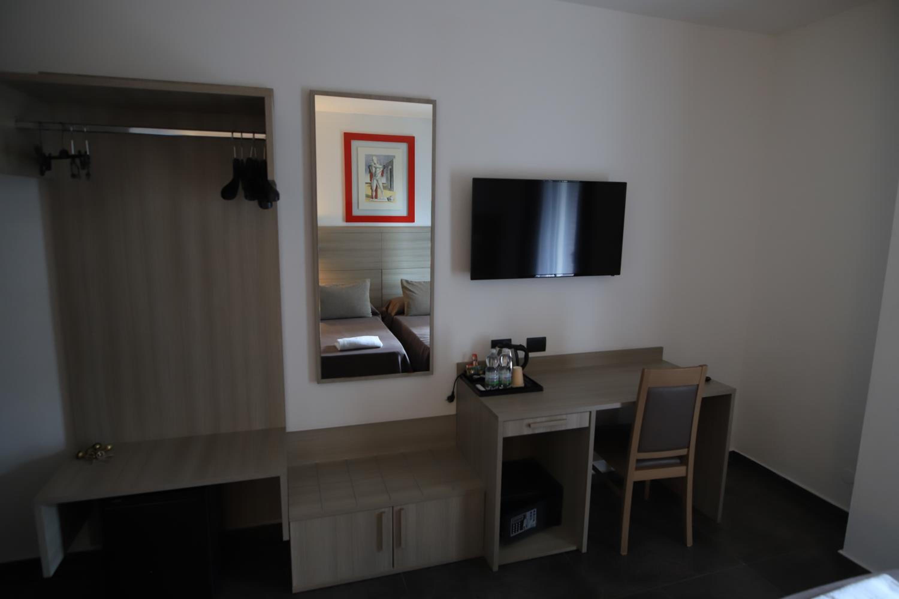 Double Room - Photo 2