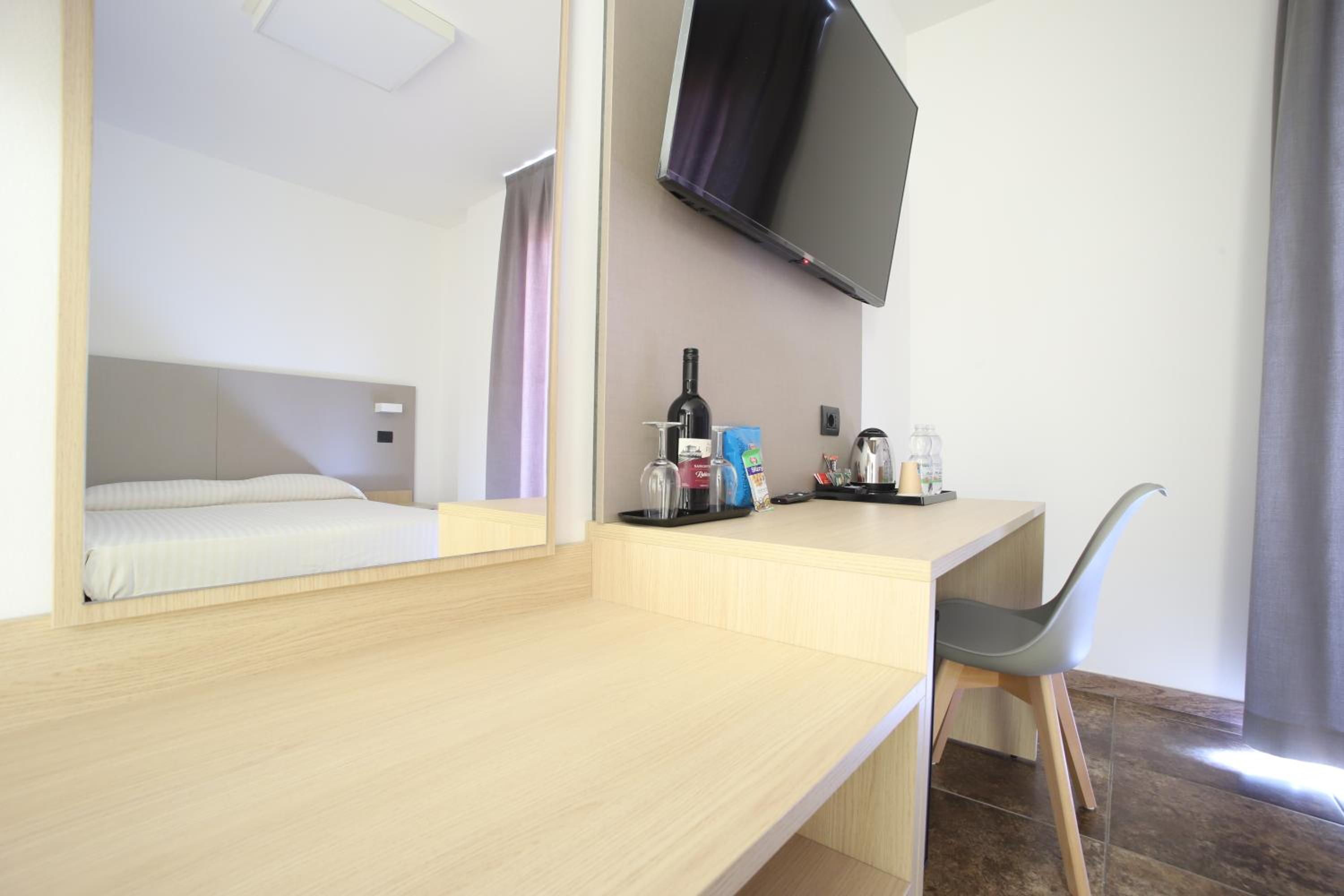 Deluxe Room - Photo 7