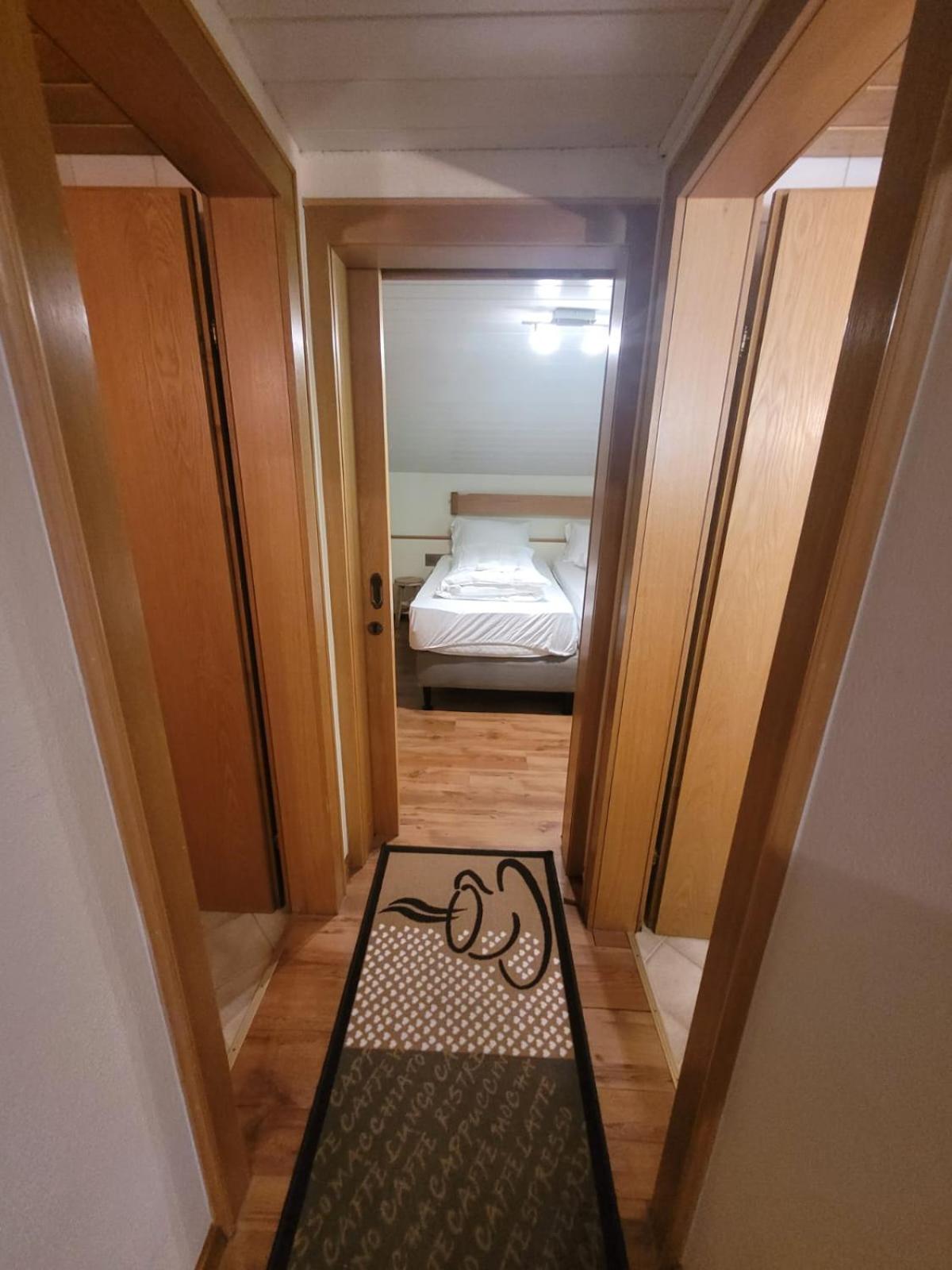 Quadruple Room with Private Bathroom photo 3