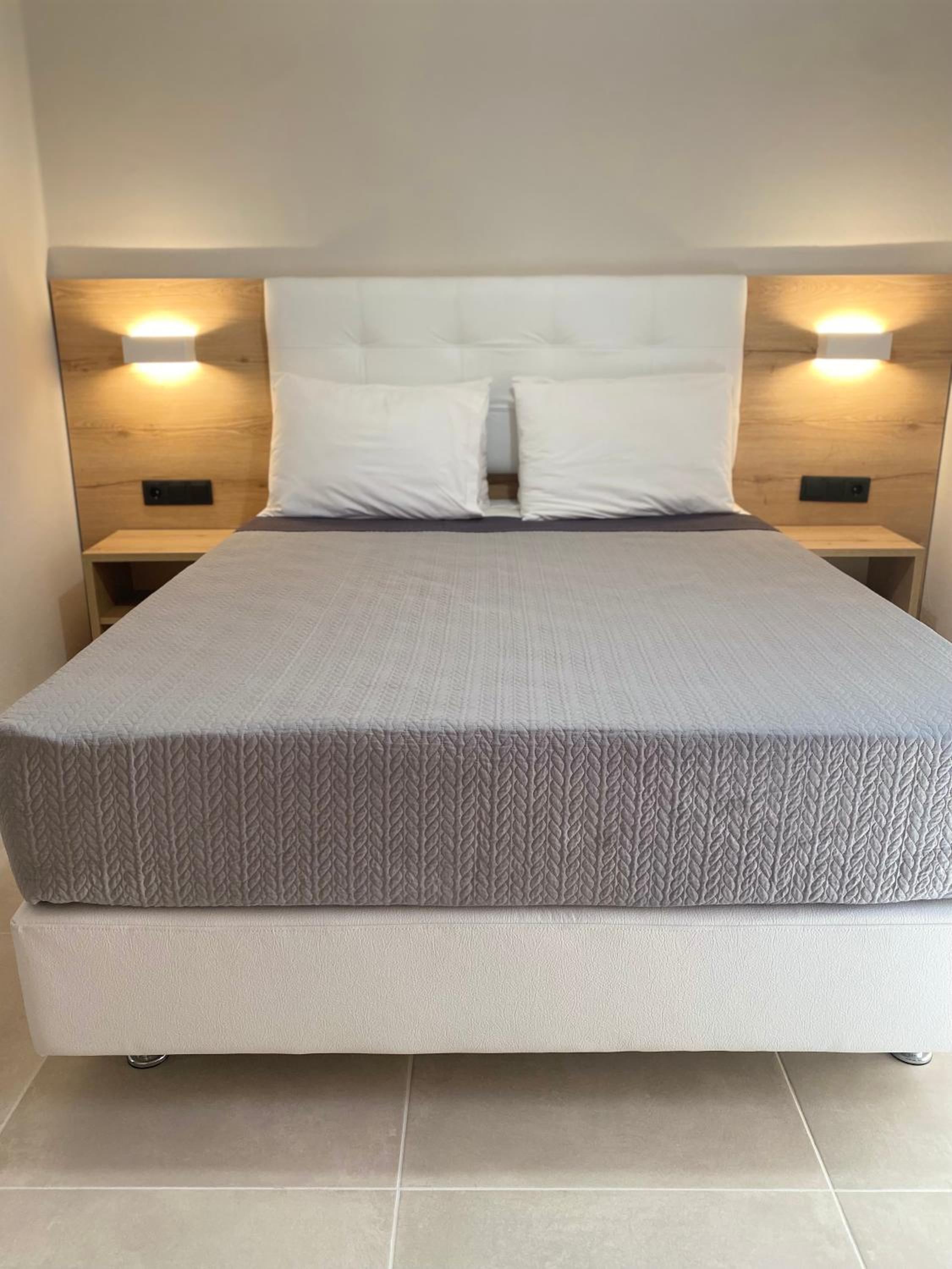 Superior Family Room photo 3