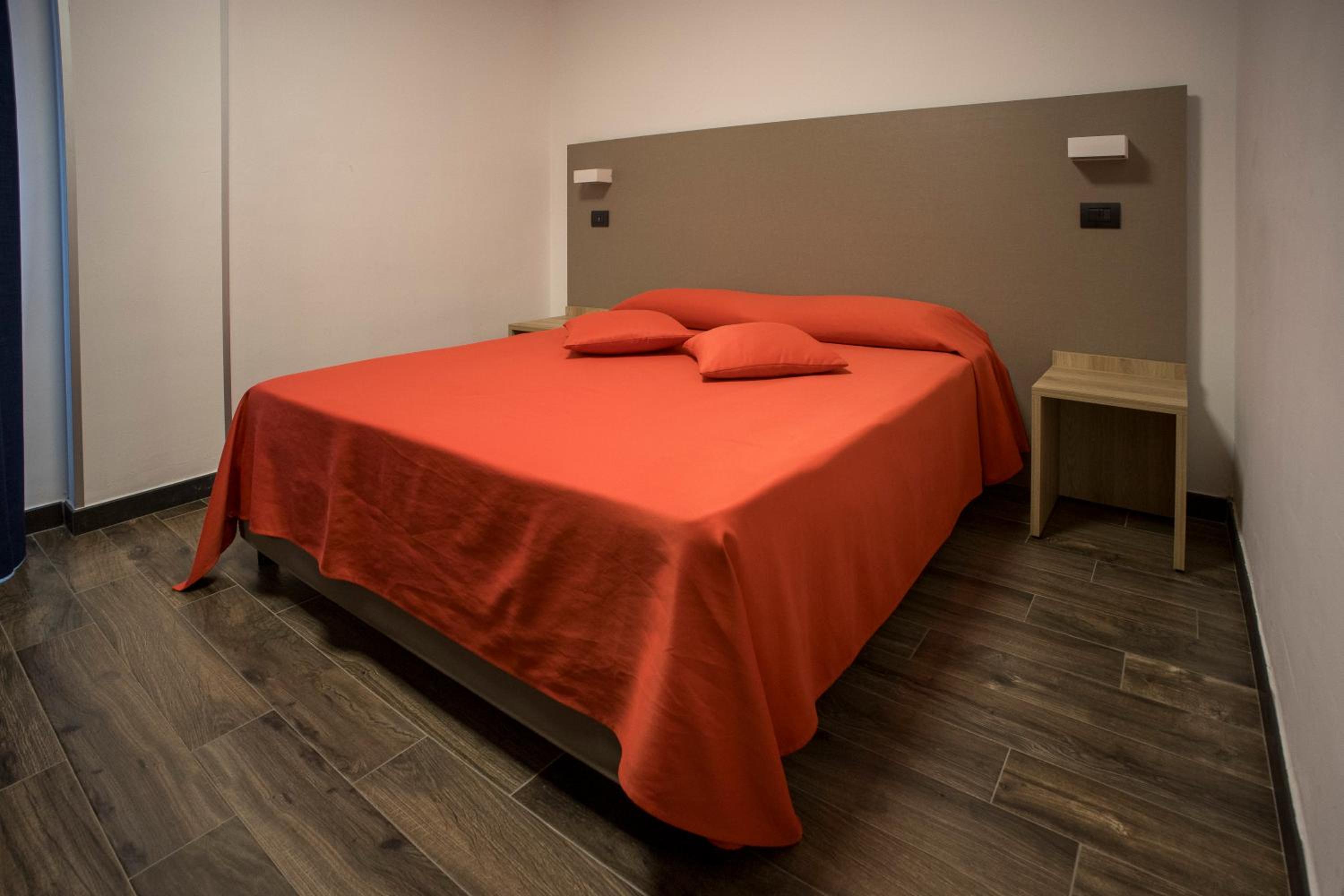 Deluxe Room - Photo 2