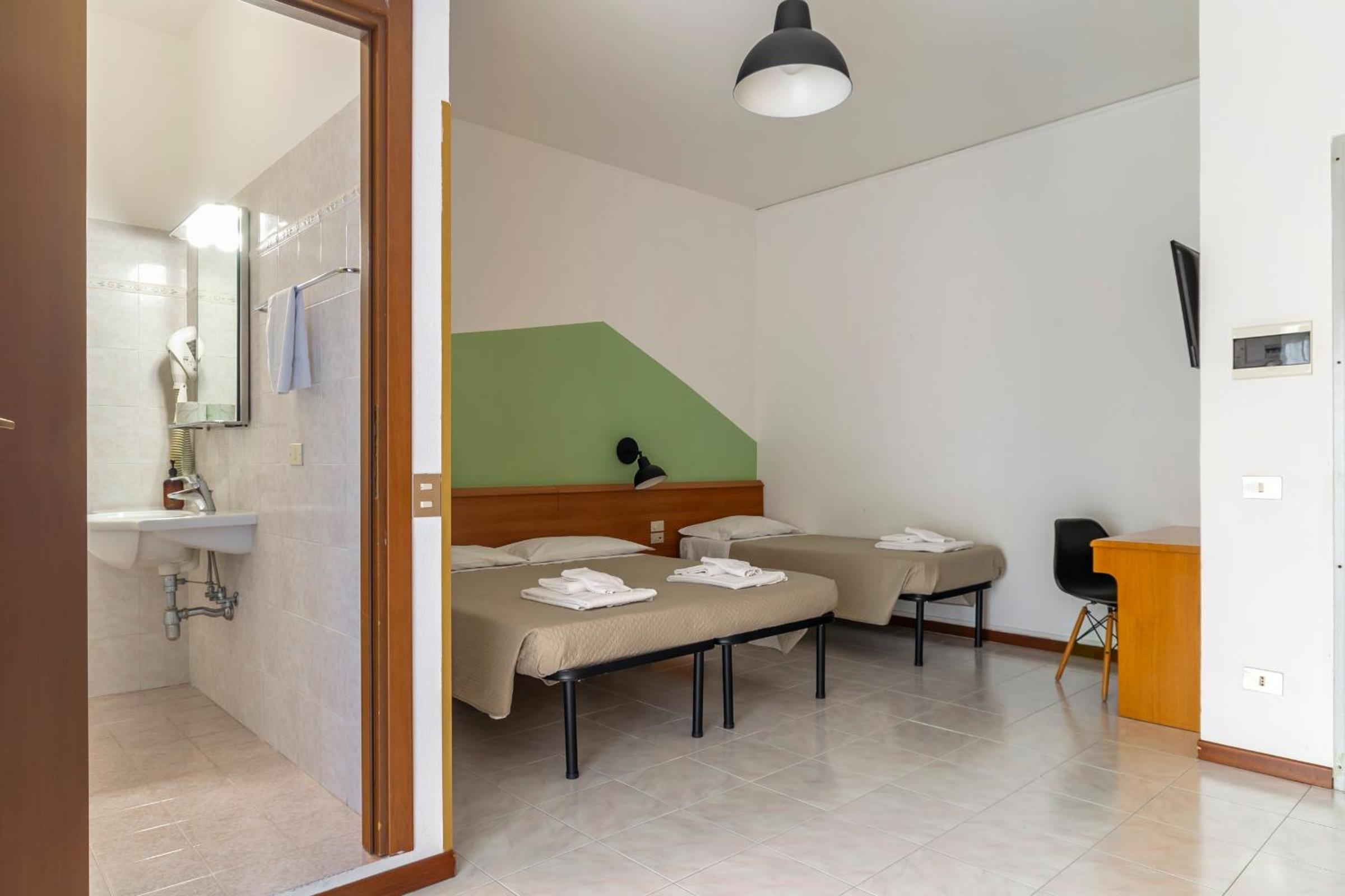 Triple Room - Photo 6