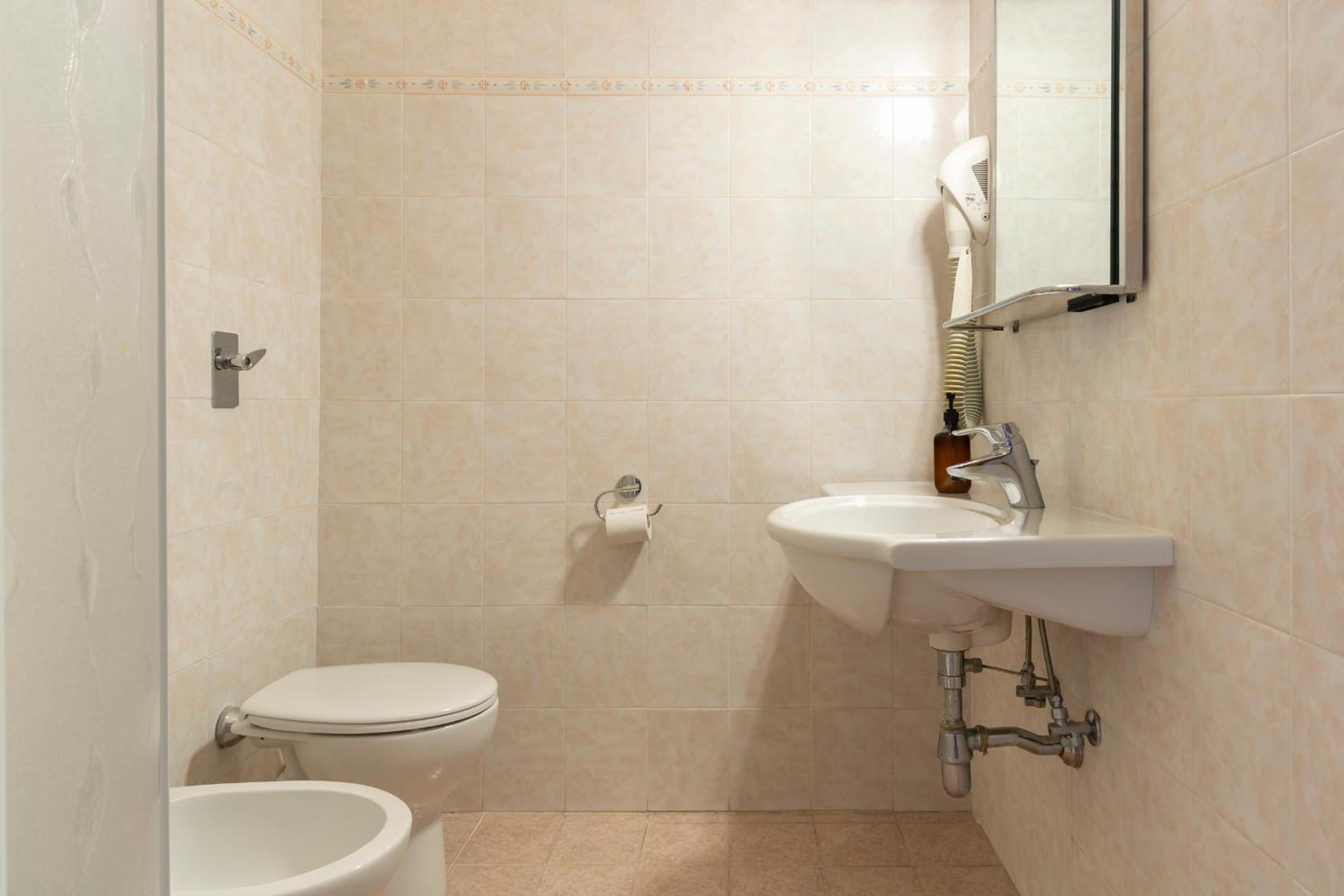 Triple Room - Photo 11