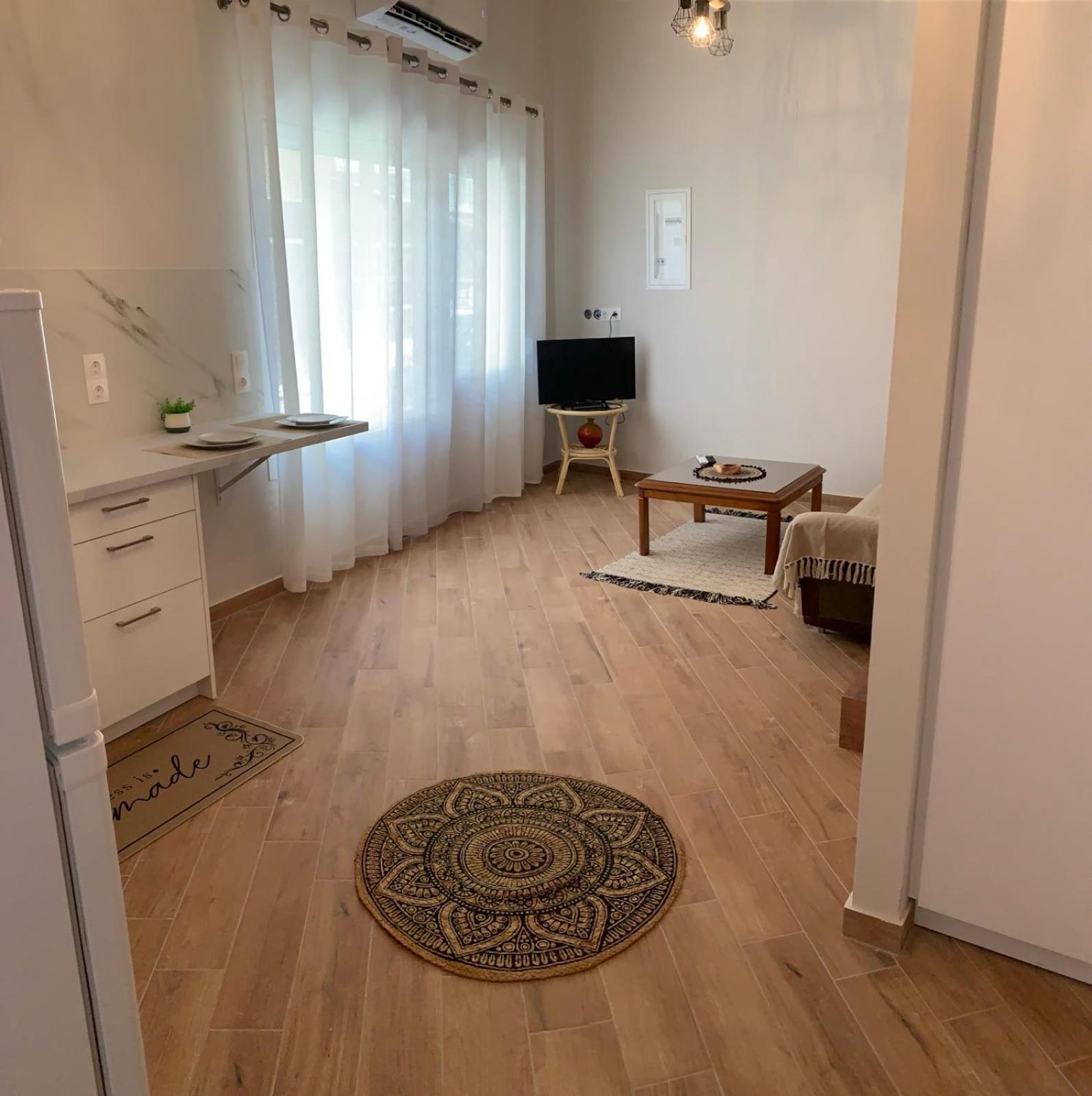 One-Bedroom Apartment photo 1