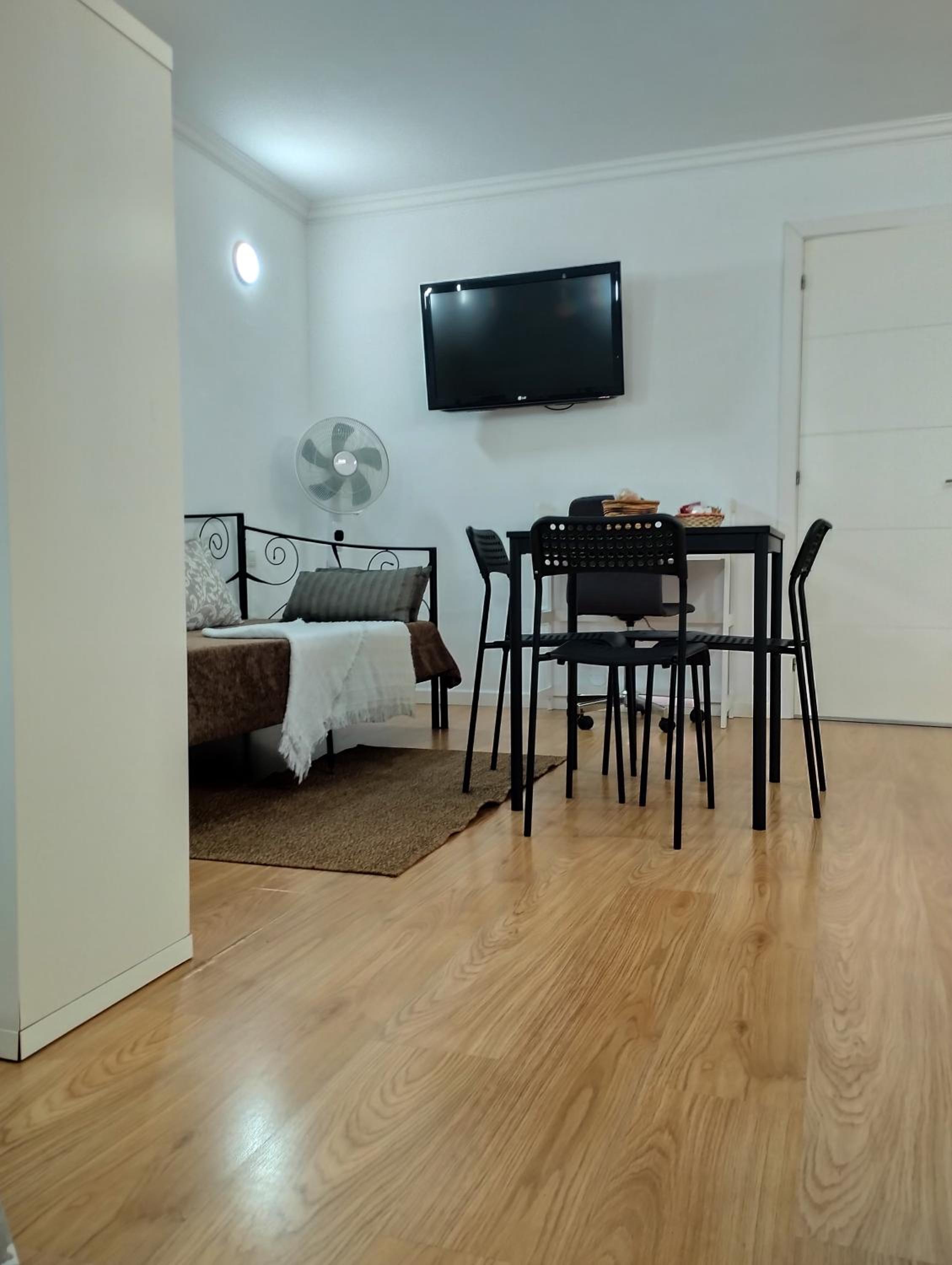 One-Bedroom Apartment photo 3