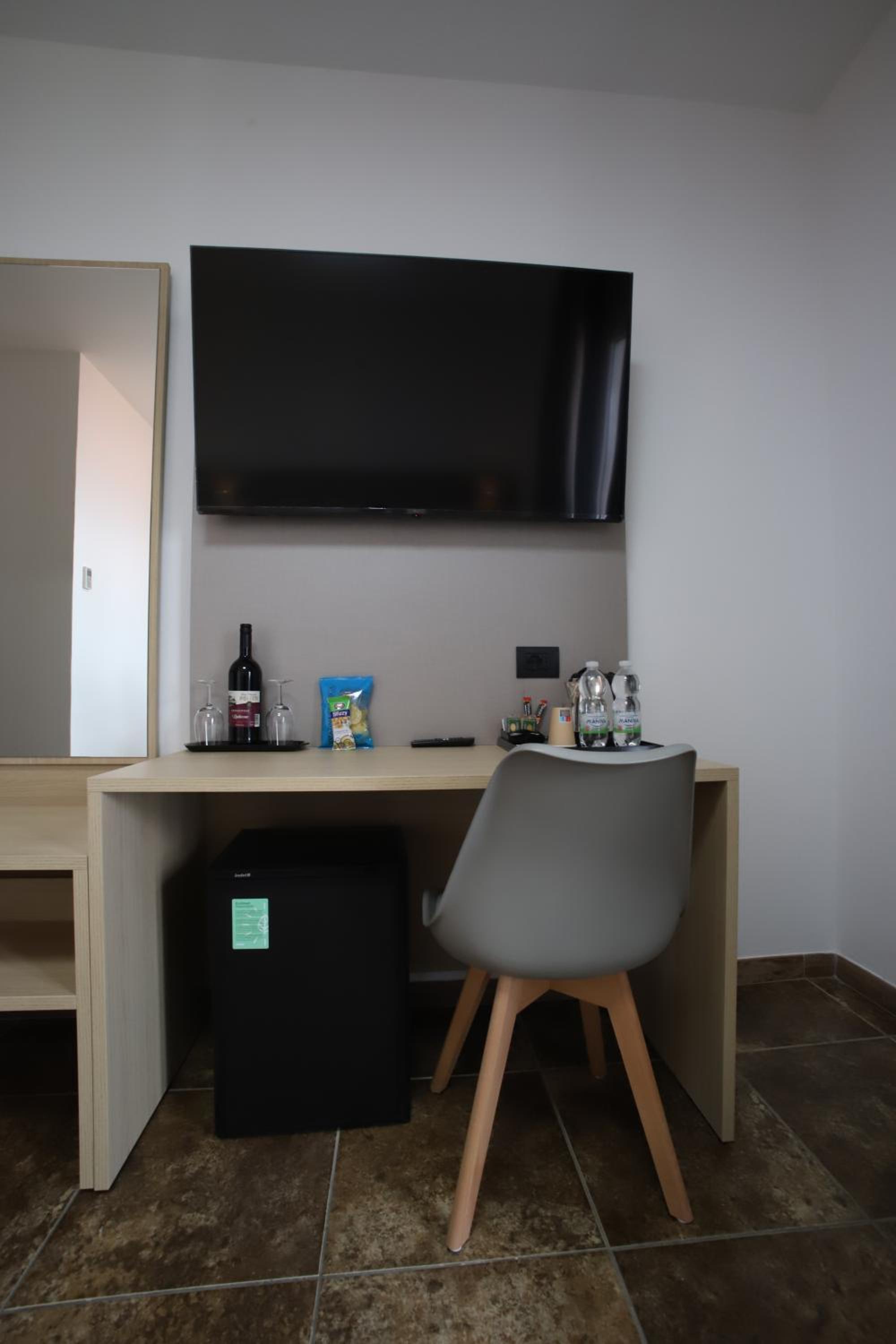 Deluxe Room - Photo 5