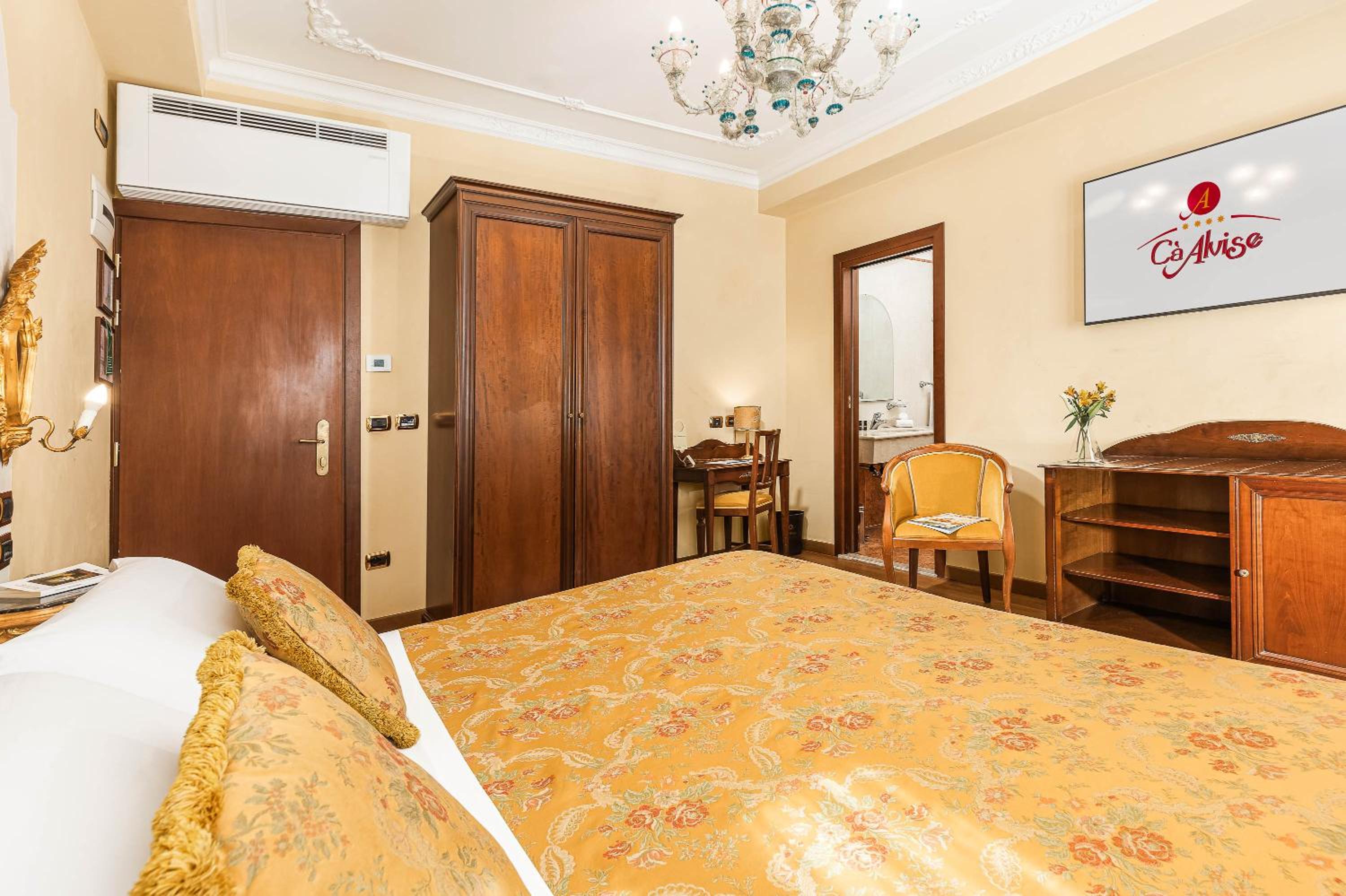 Classic Double or Twin Room thumbnail 6