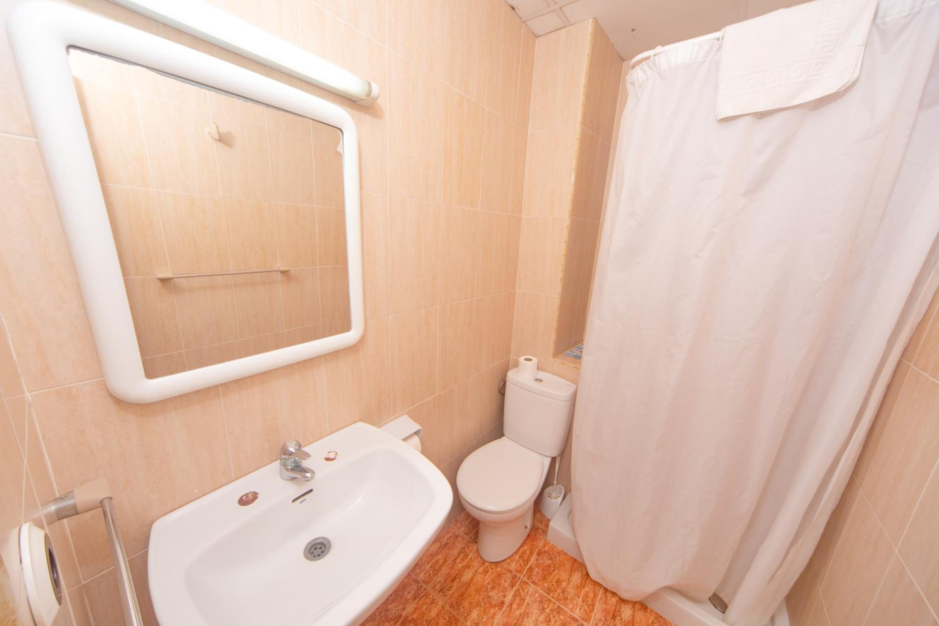 Quadruple Room - Photo 10