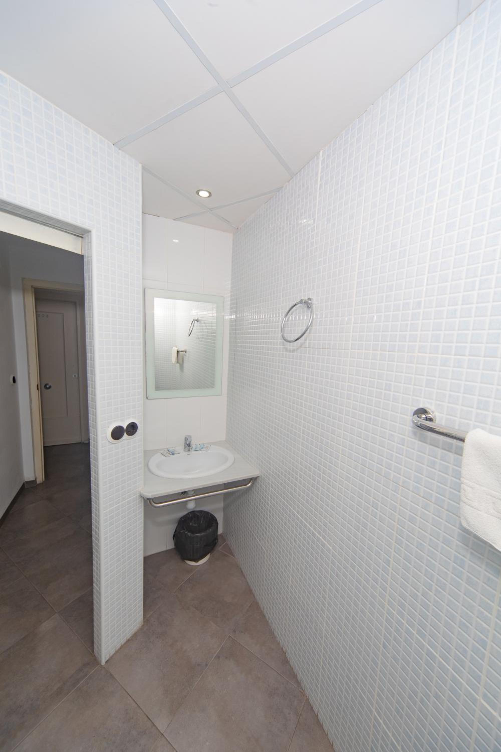 Triple Room - Photo 14