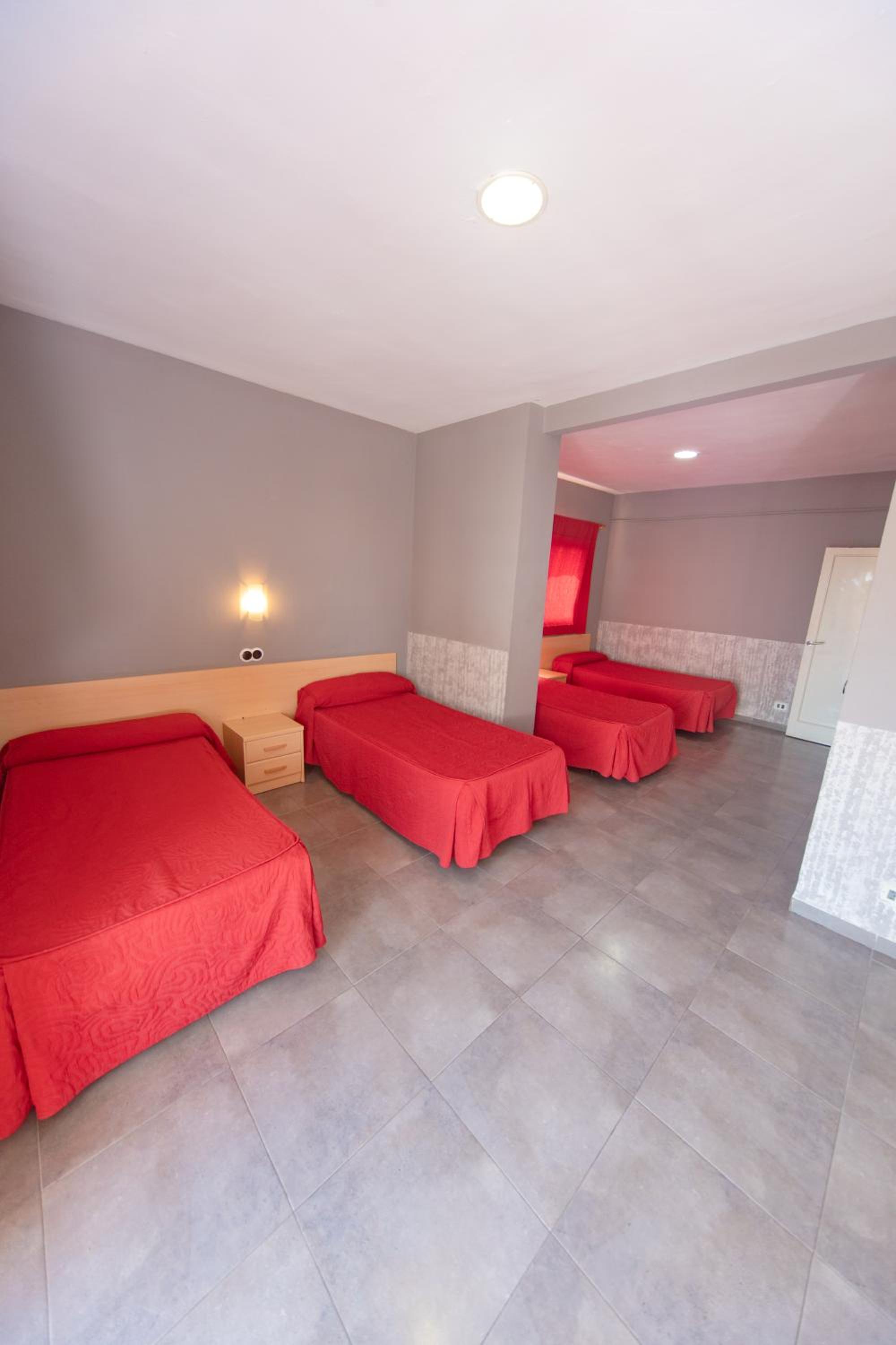 Quadruple Room - Photo 5