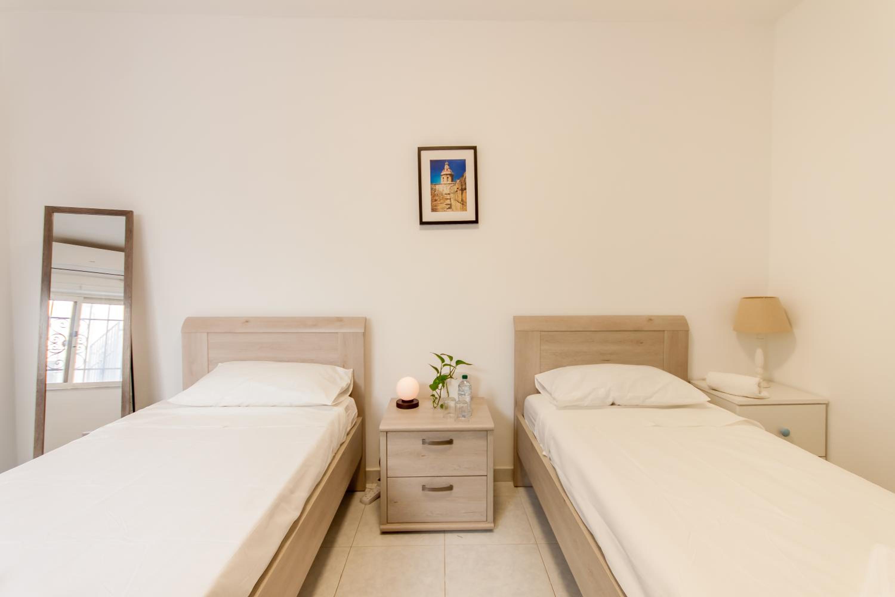 Twin Room with Shared Bathroom photo 3