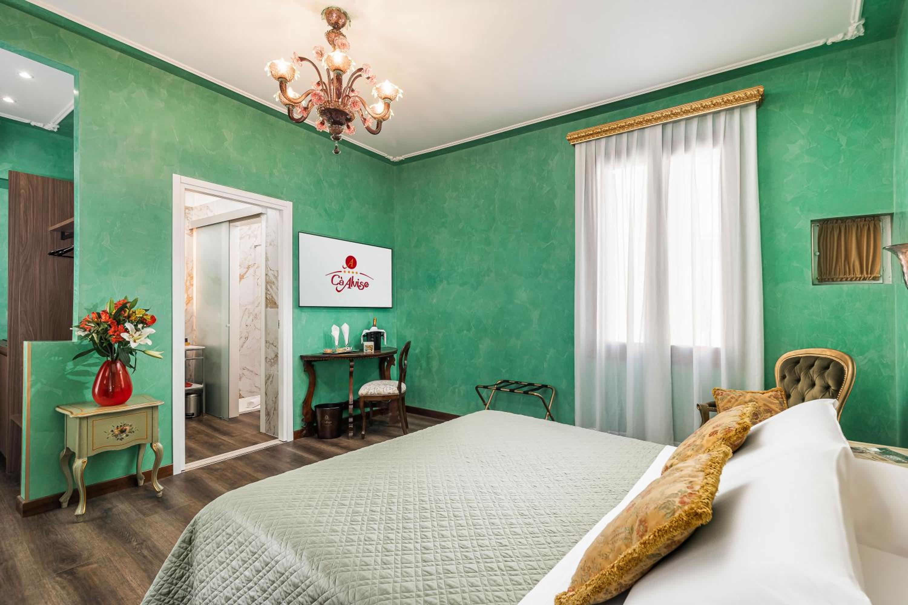 Deluxe Double Room with Canal View