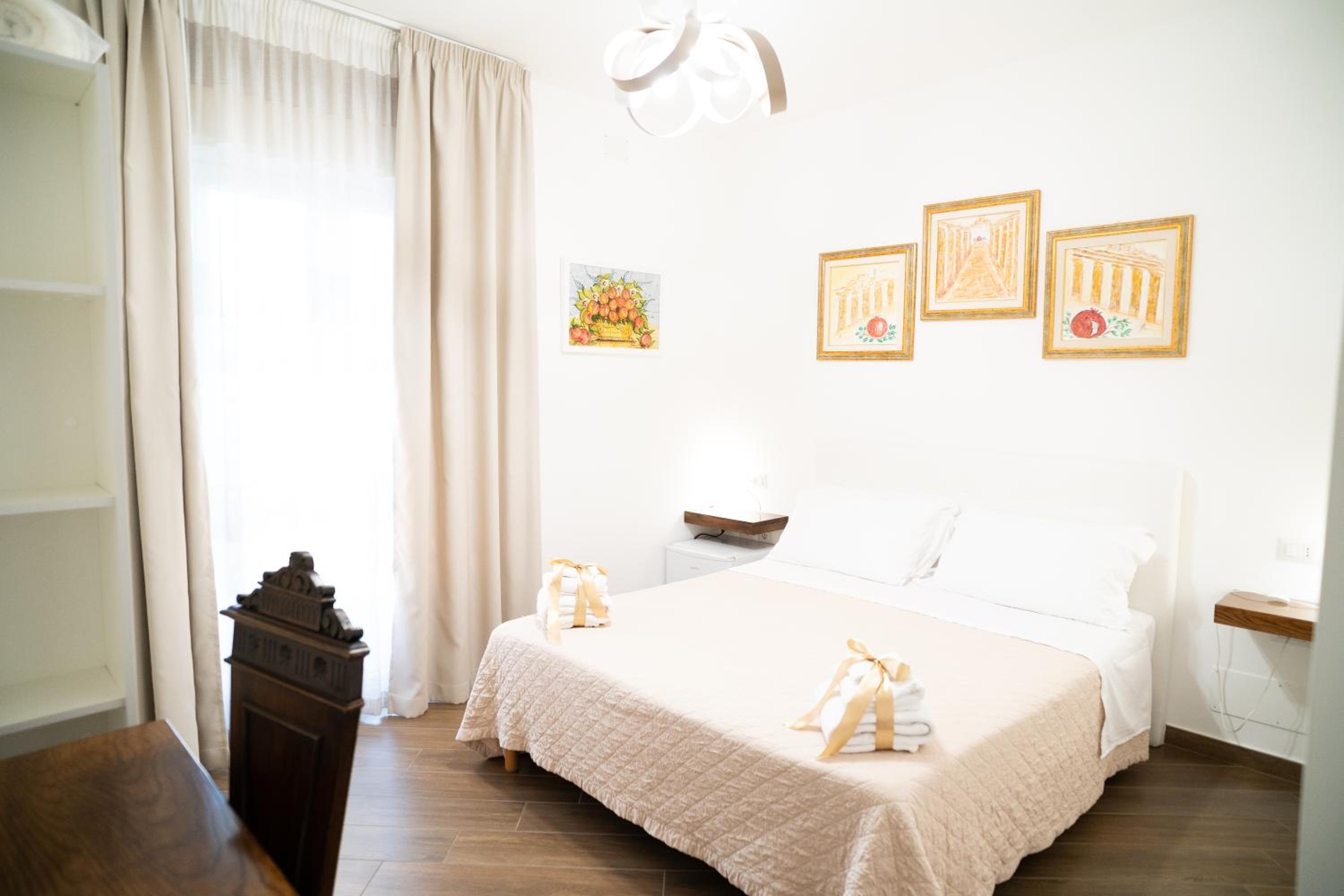 Deluxe Double Room with Balcony photo 2