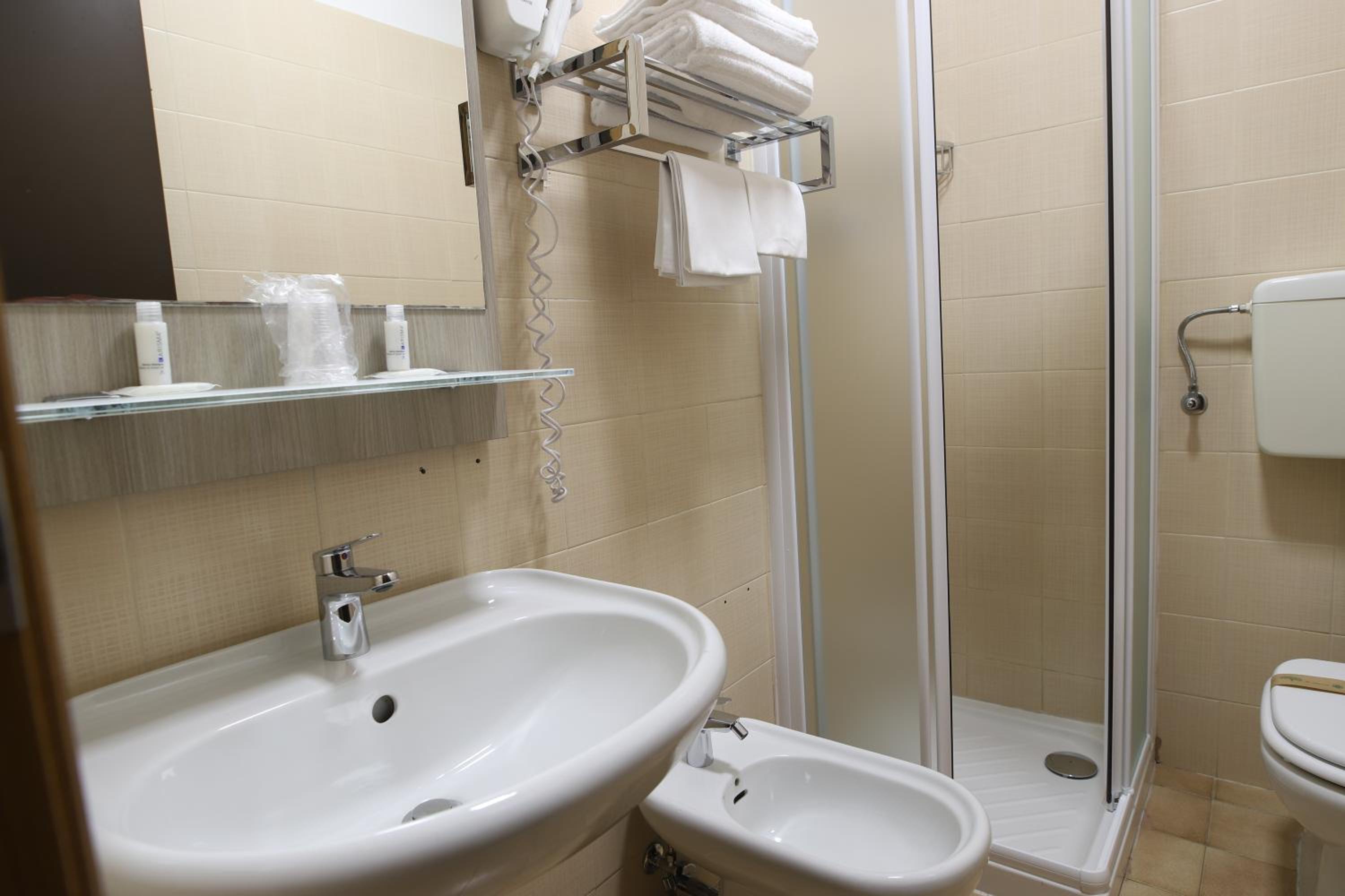 Economy Double Room - Photo 4