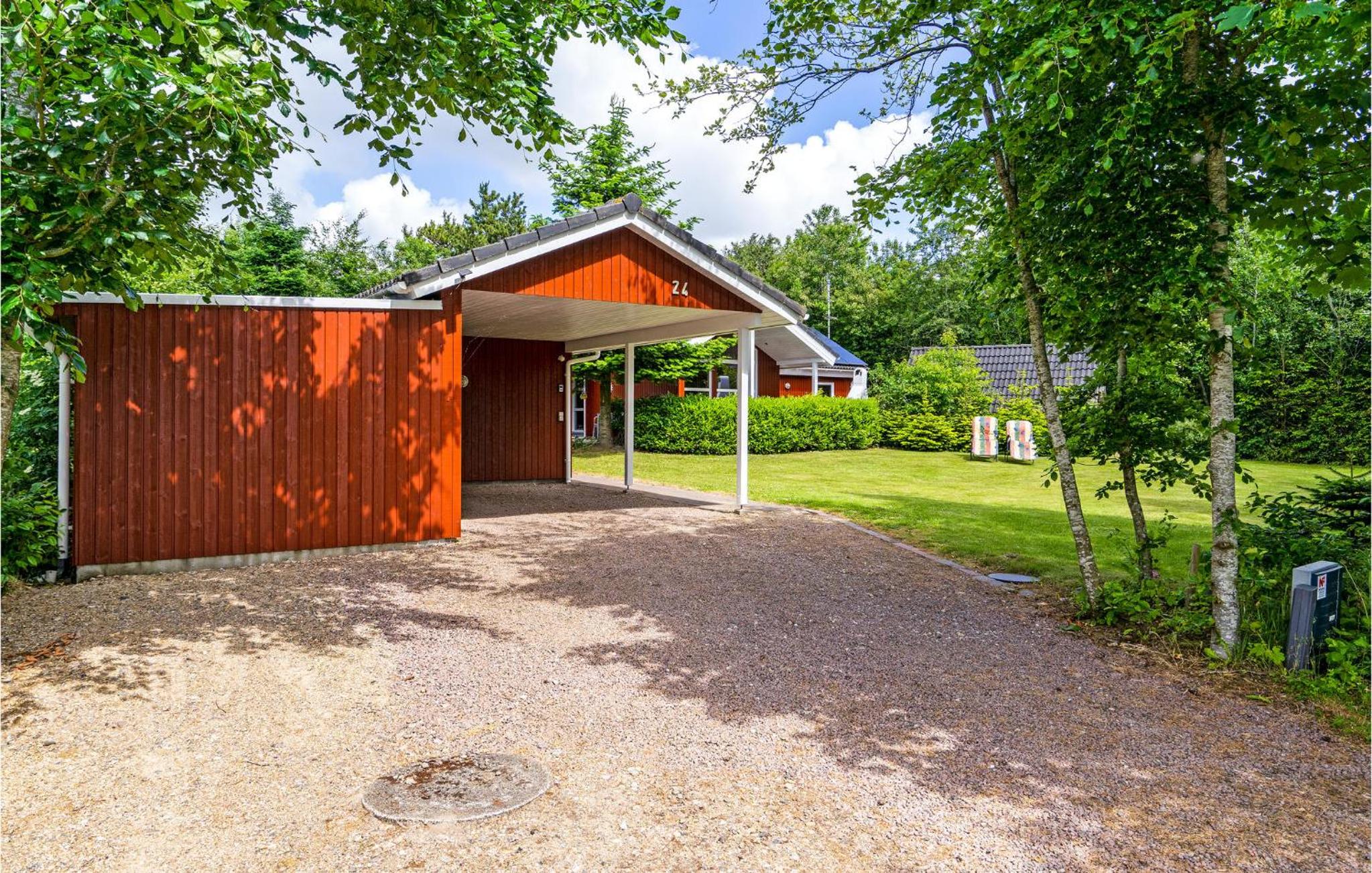 Four-Bedroom Vacation Home photo 3