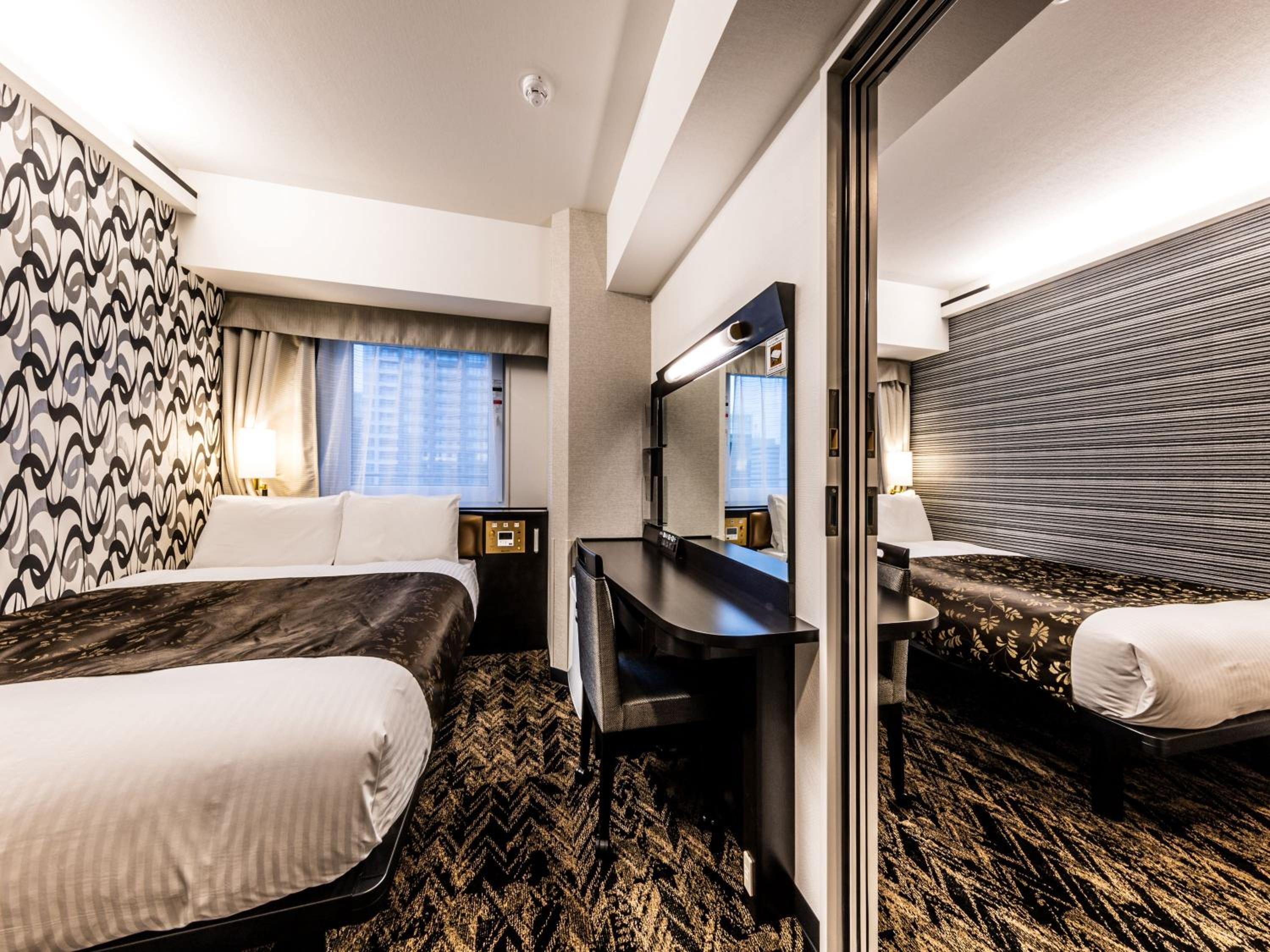 Connecting Double Room with No View - Non-Smoking