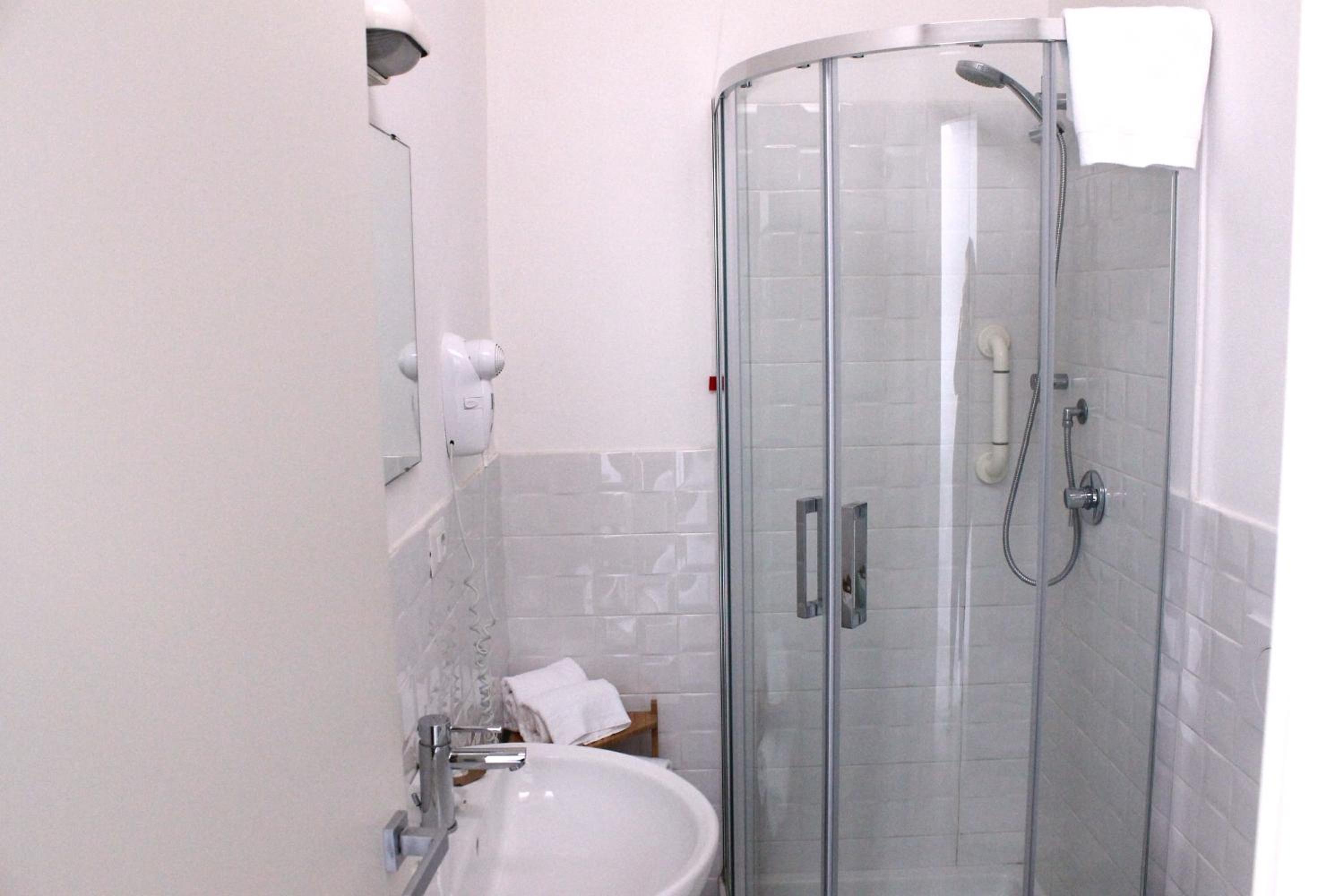 Economy Double Room photo 2