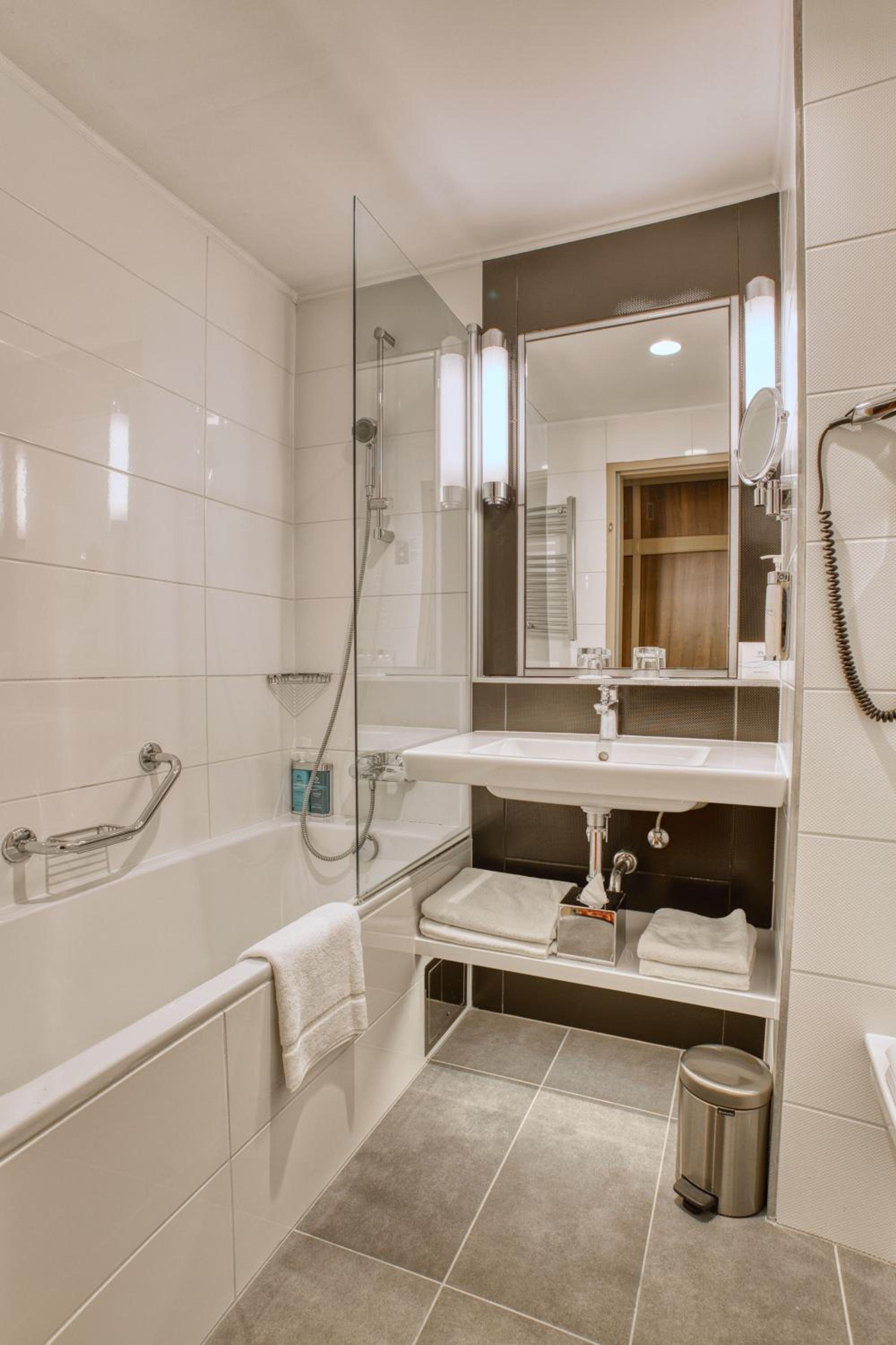 Deluxe Twin Room with Wellness and Fitness Access - Photo 6