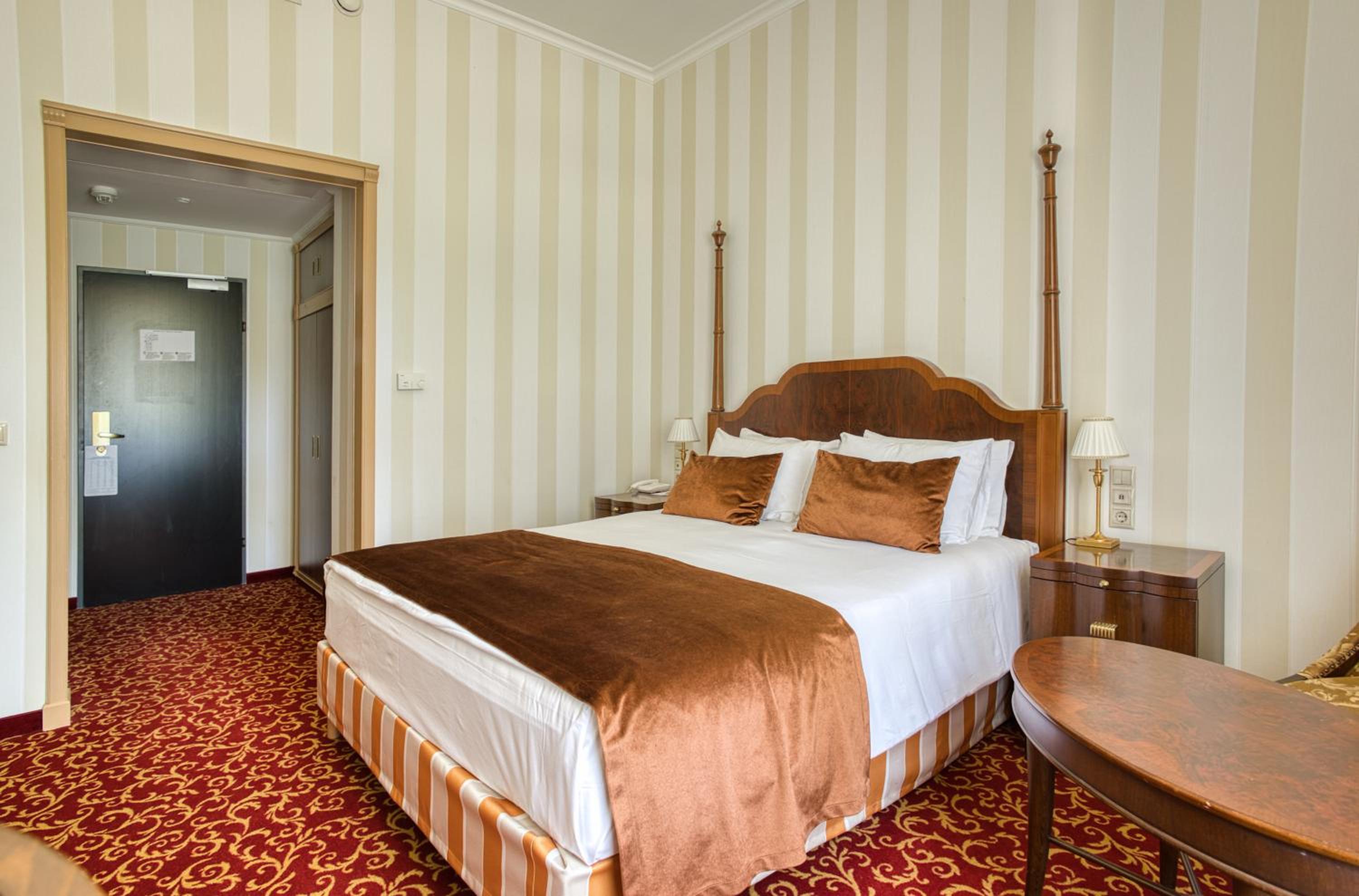 Deluxe Double Room with Wellness and Fitness Access - Photo 7