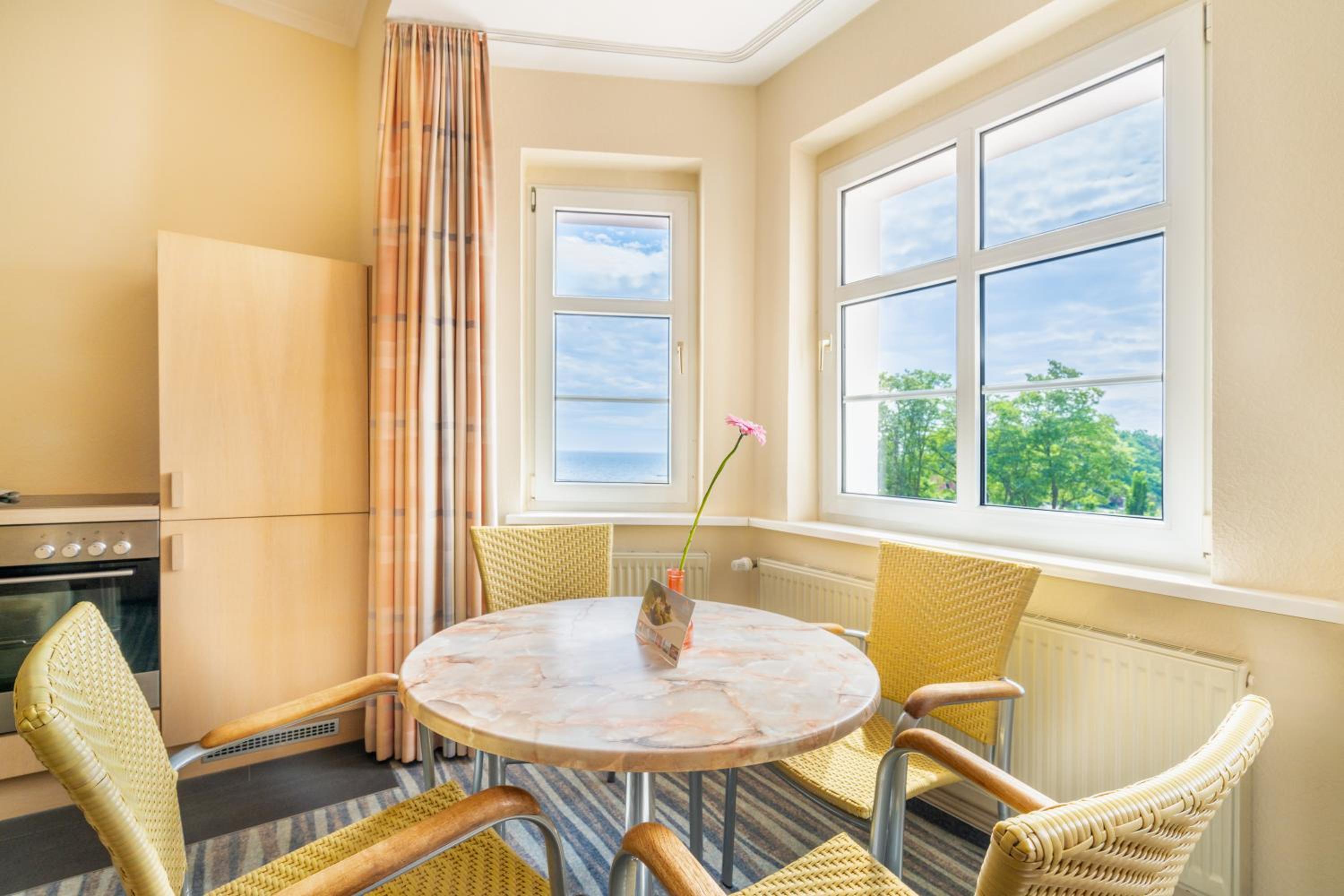 One-Bedroom Apartment with Balcony thumbnail 5