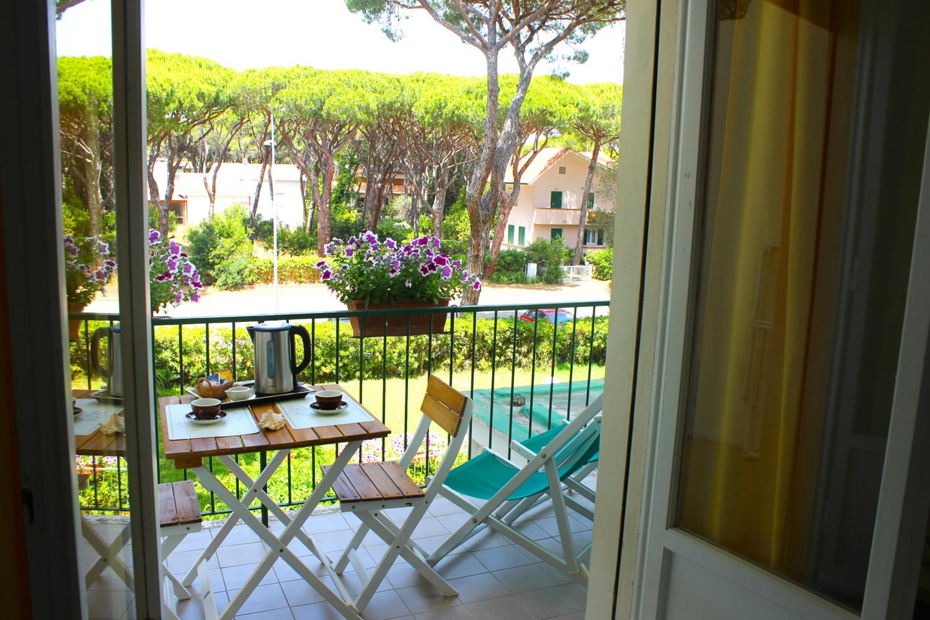 Double Room with Balcony - Beach Package photo 3