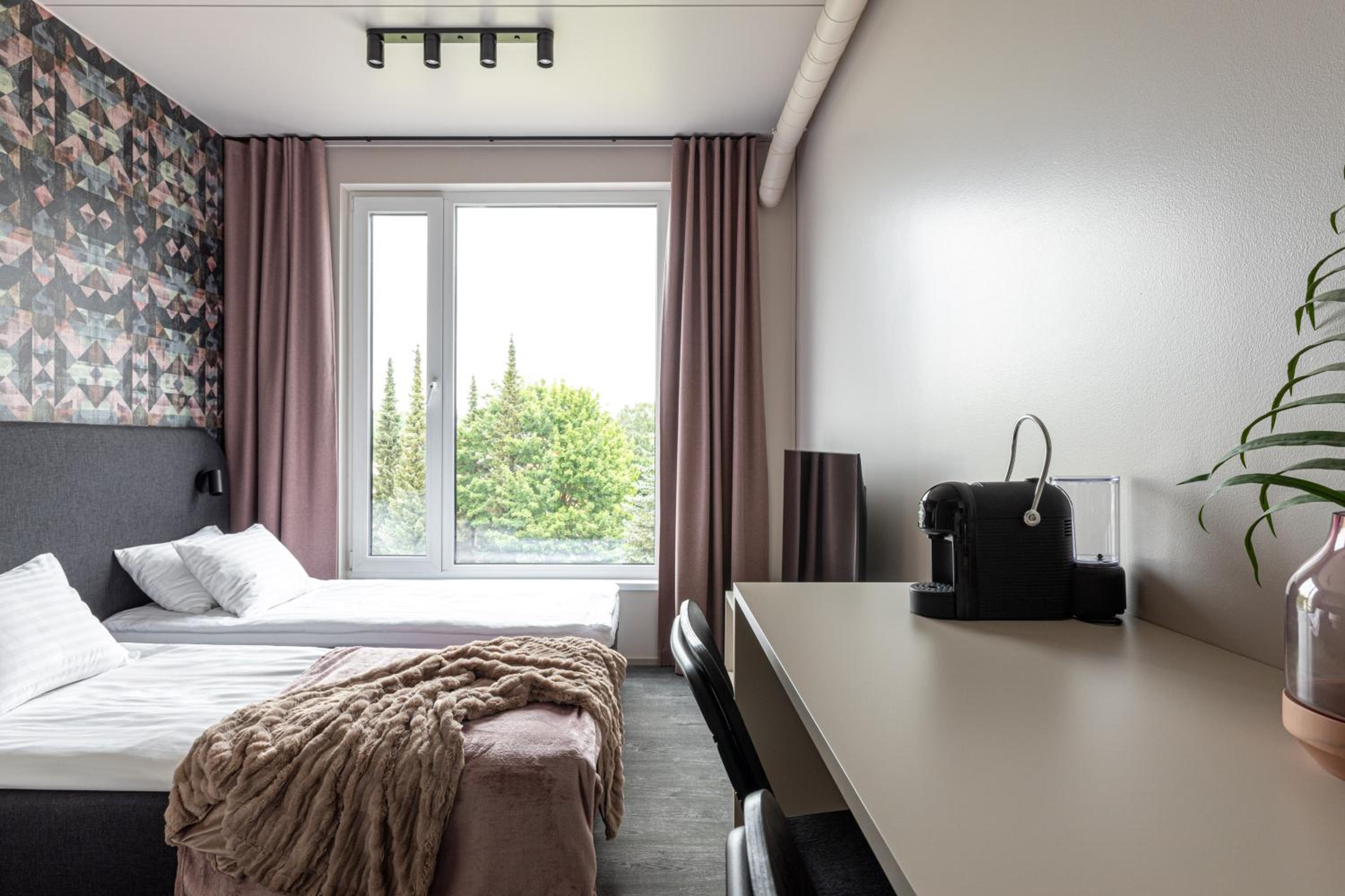 Standard Twin Room - Photo 7