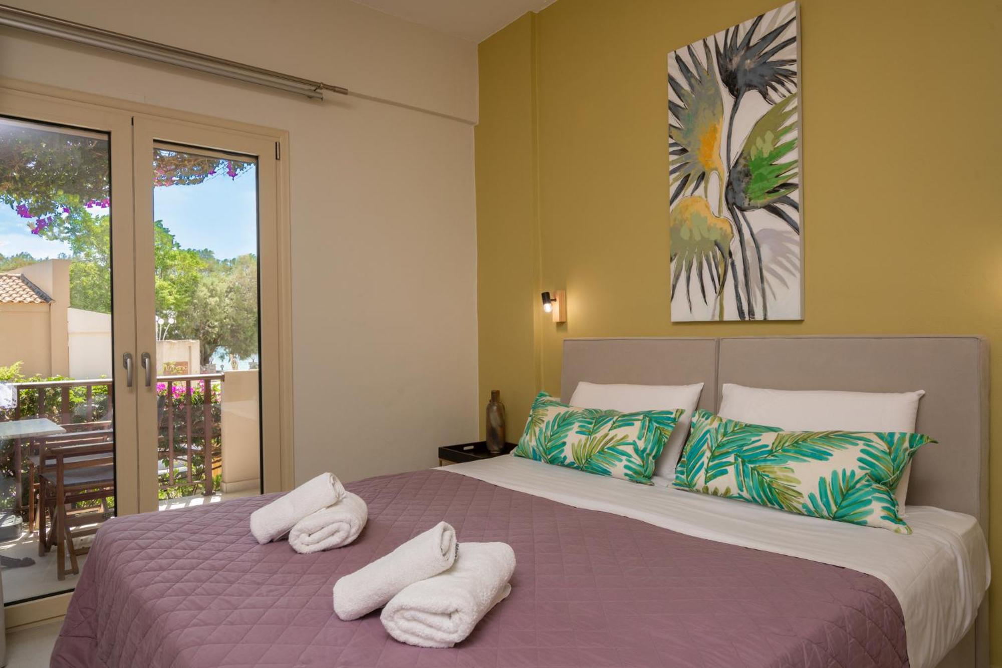 Standard Studio with Garden and Partial Sea View photo 2