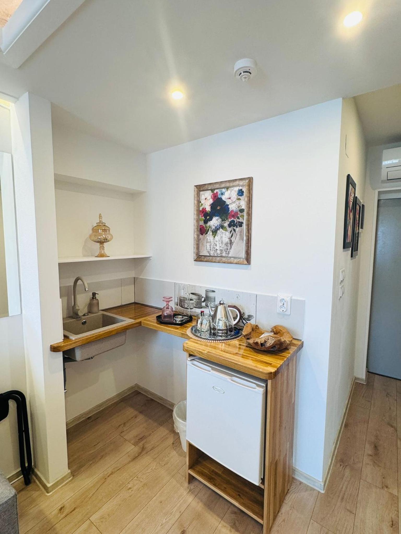 Deluxe Suite - Photo 8