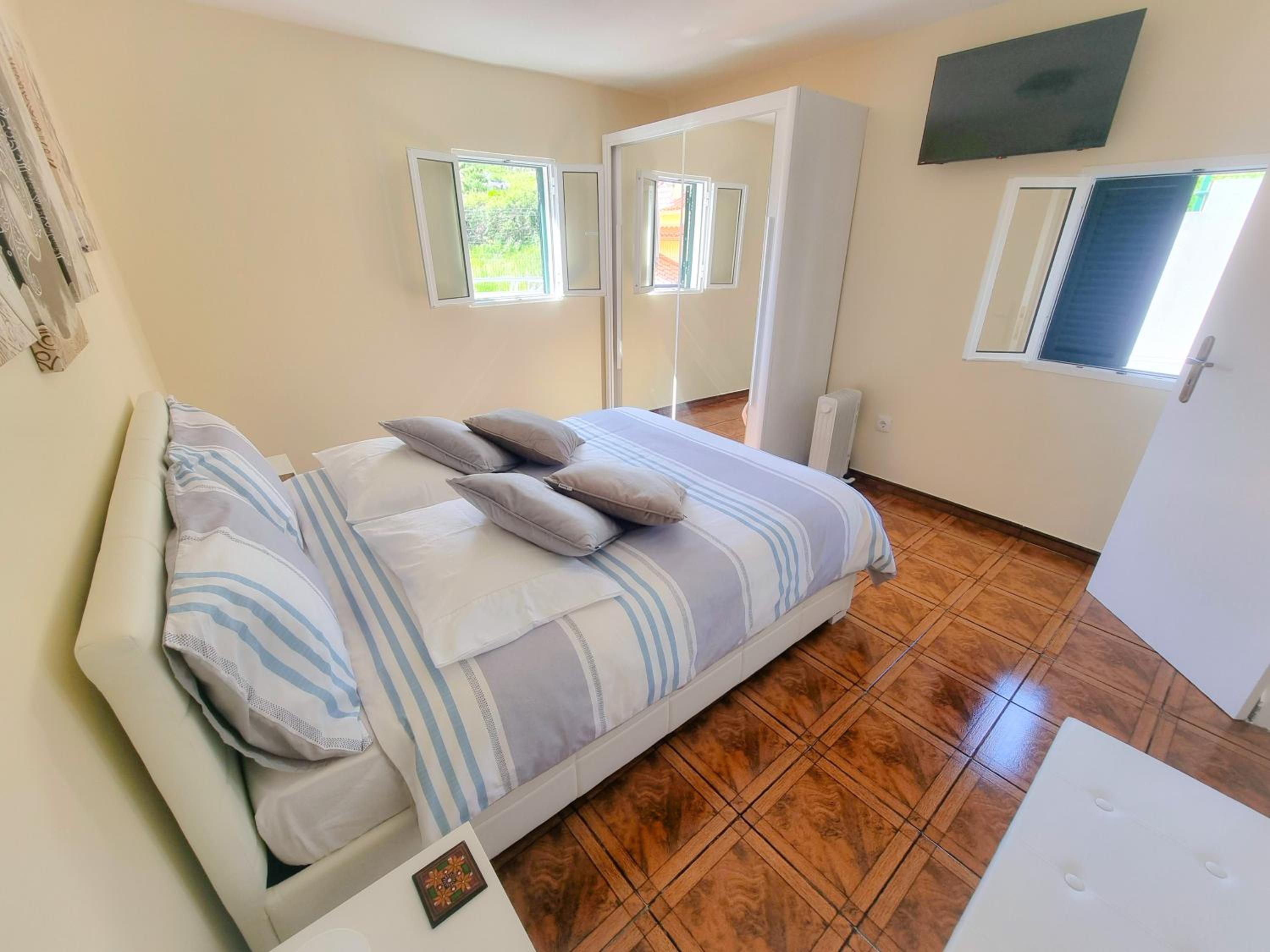 One-Bedroom House photo 1
