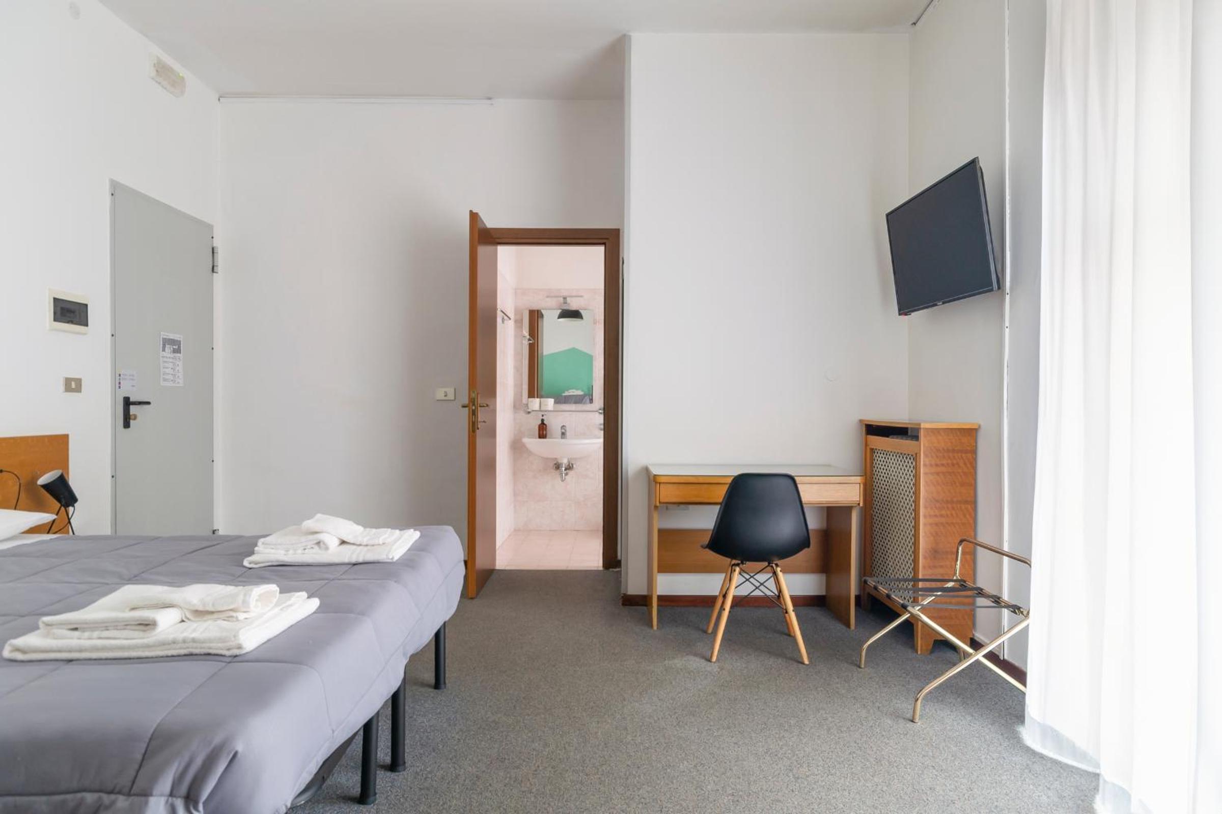 Quadruple Room - Photo 13