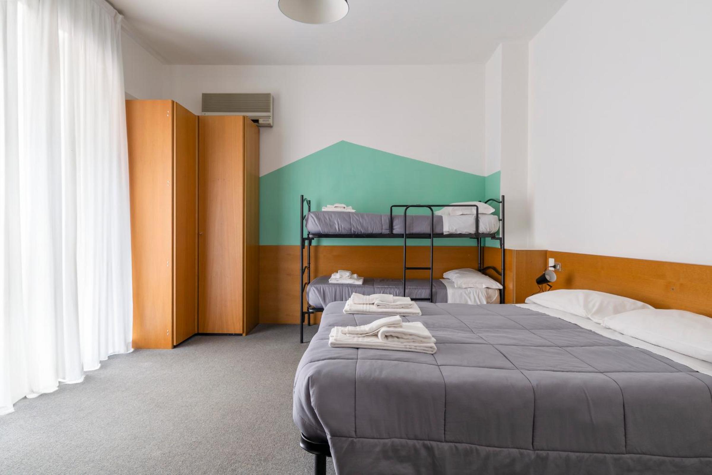 Quadruple Room - Photo 1