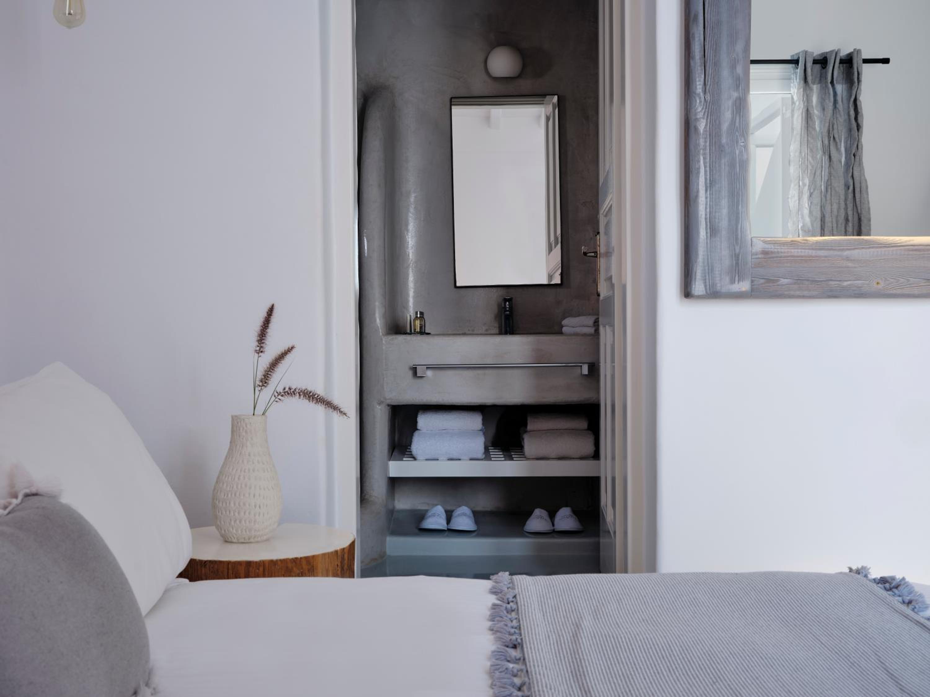 Deluxe Double Room with Sea View - Photo 7