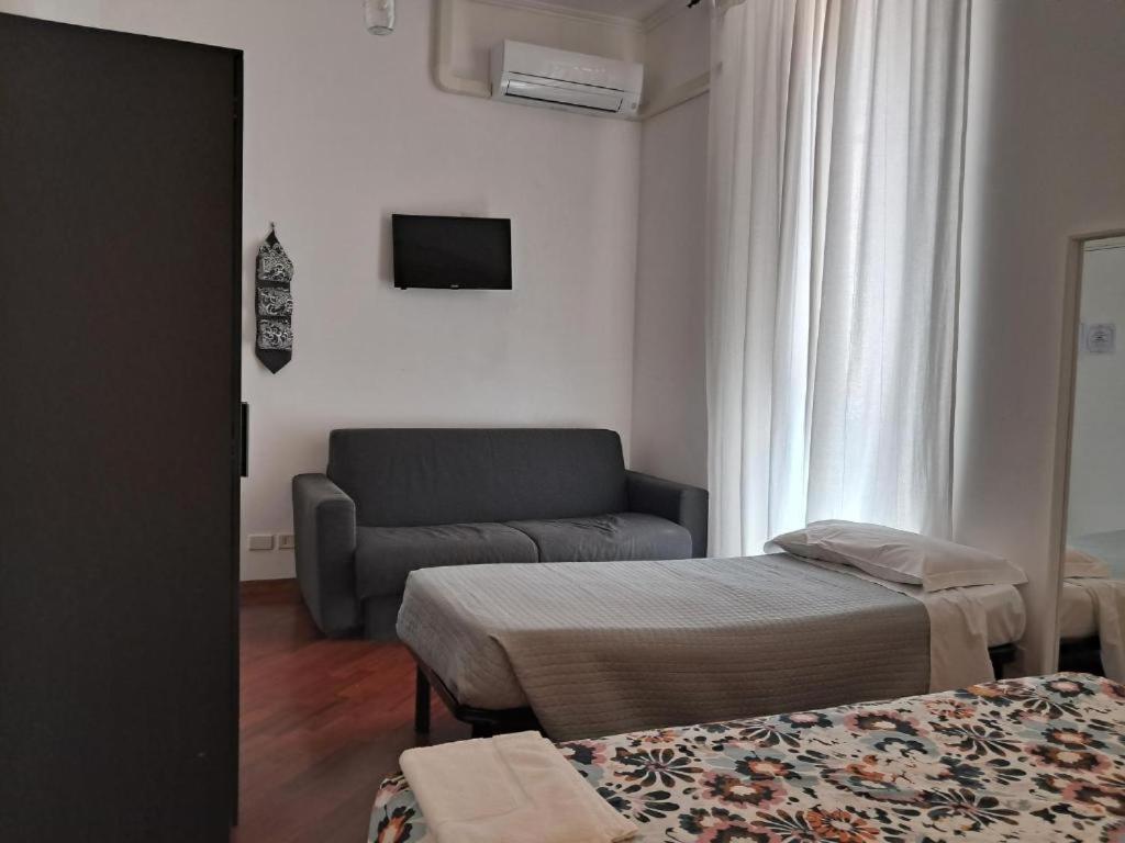 Basic Triple Room with Shared Bathroom