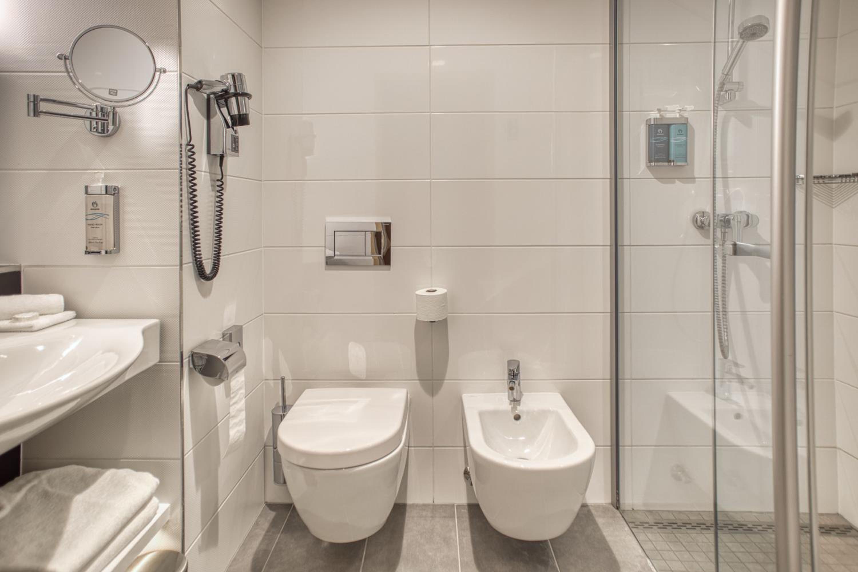 Suite with Wellness and Fitness Access - Photo 3