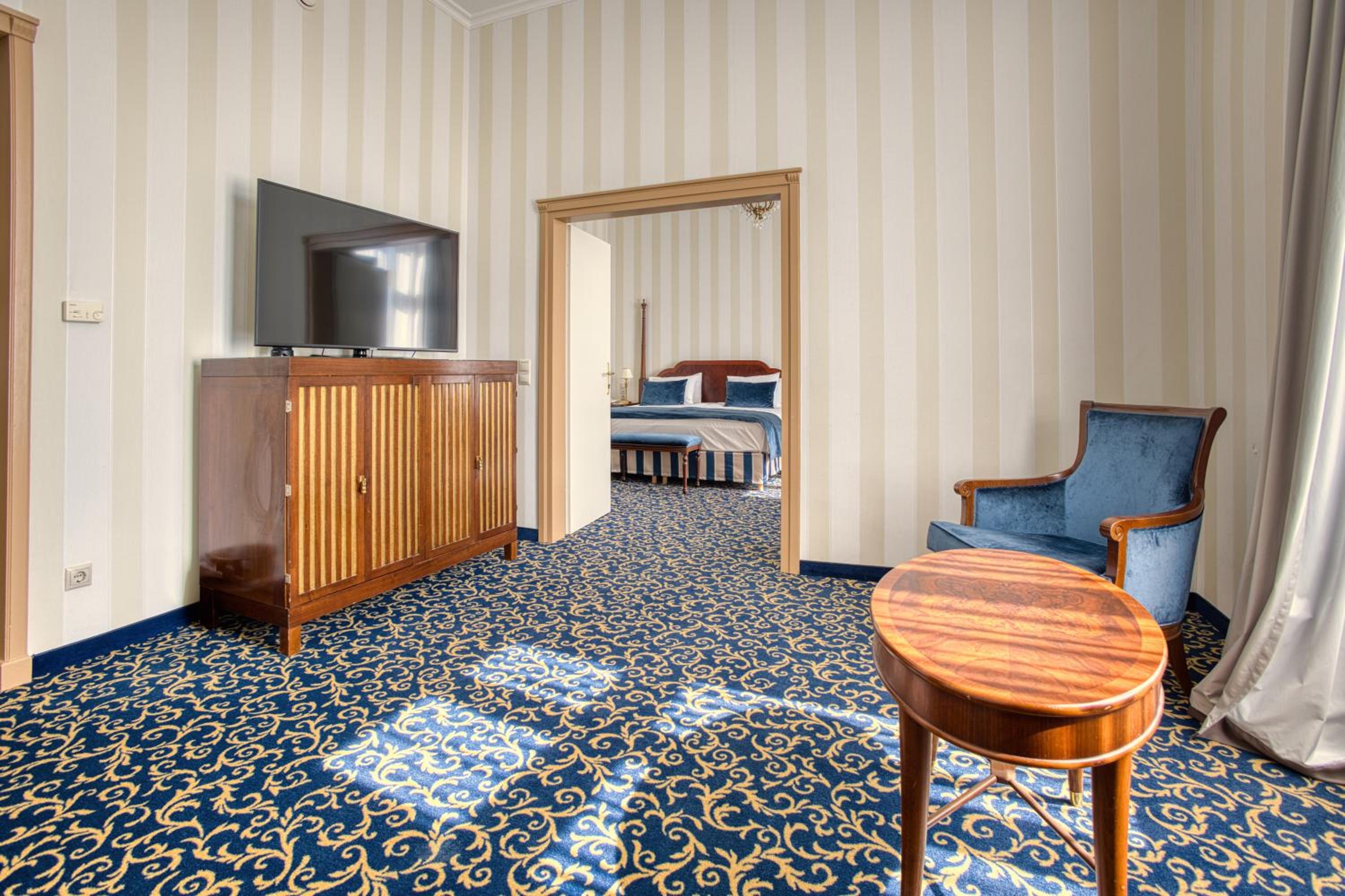 Suite with Wellness and Fitness Access - Photo 1