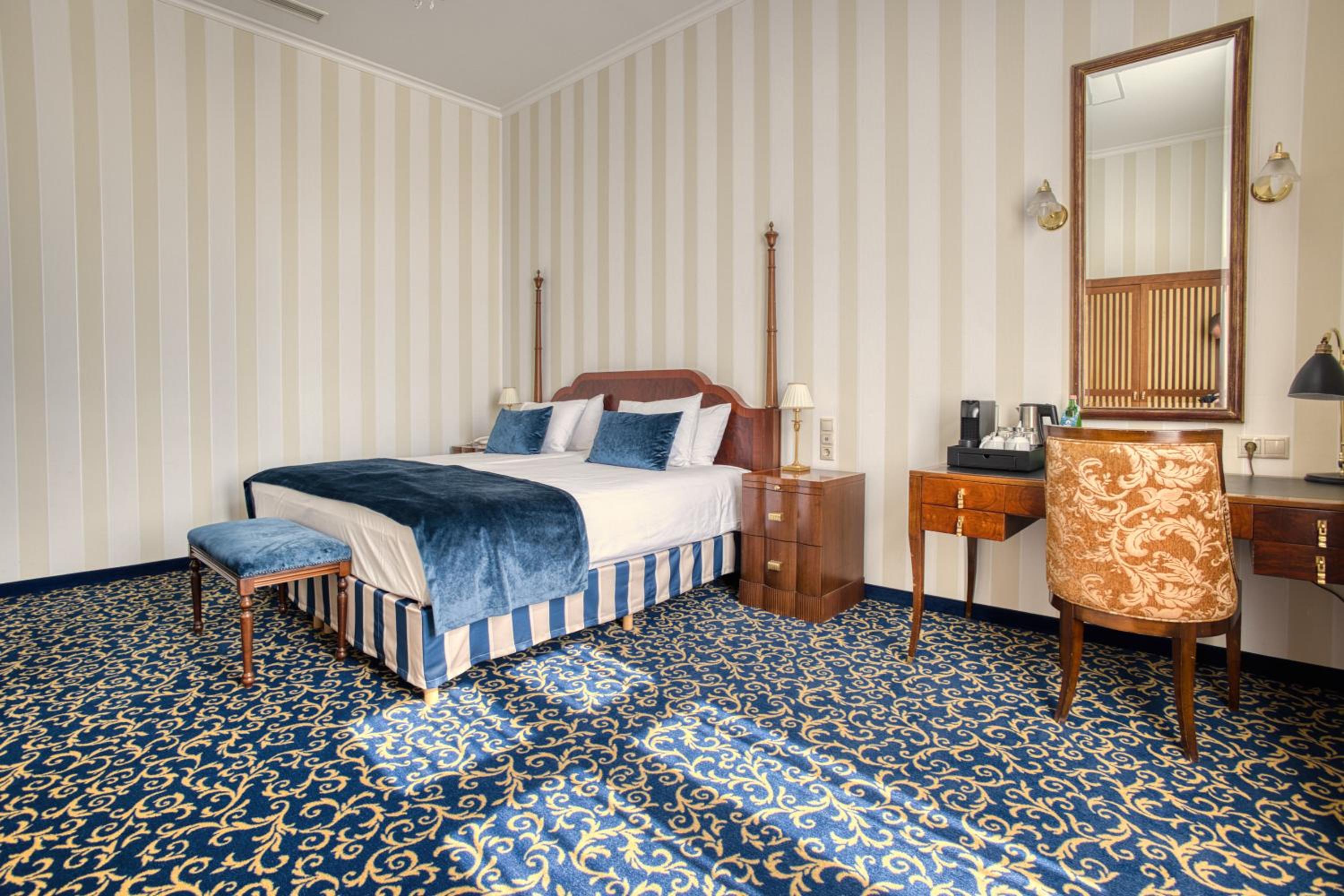 Suite with Wellness and Fitness Access - Photo 4