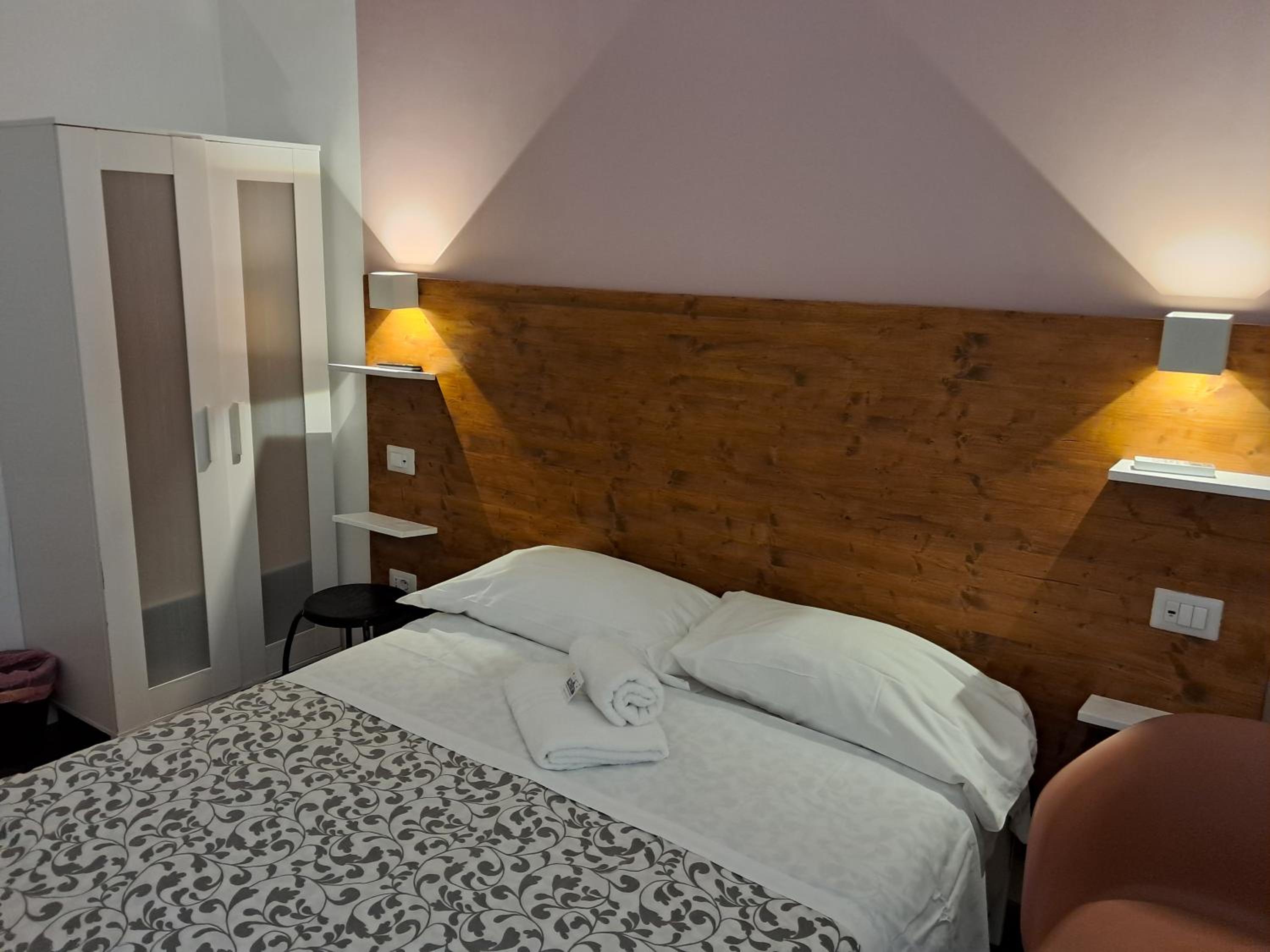 Double or Twin Room with Shared Bathroom photo 2
