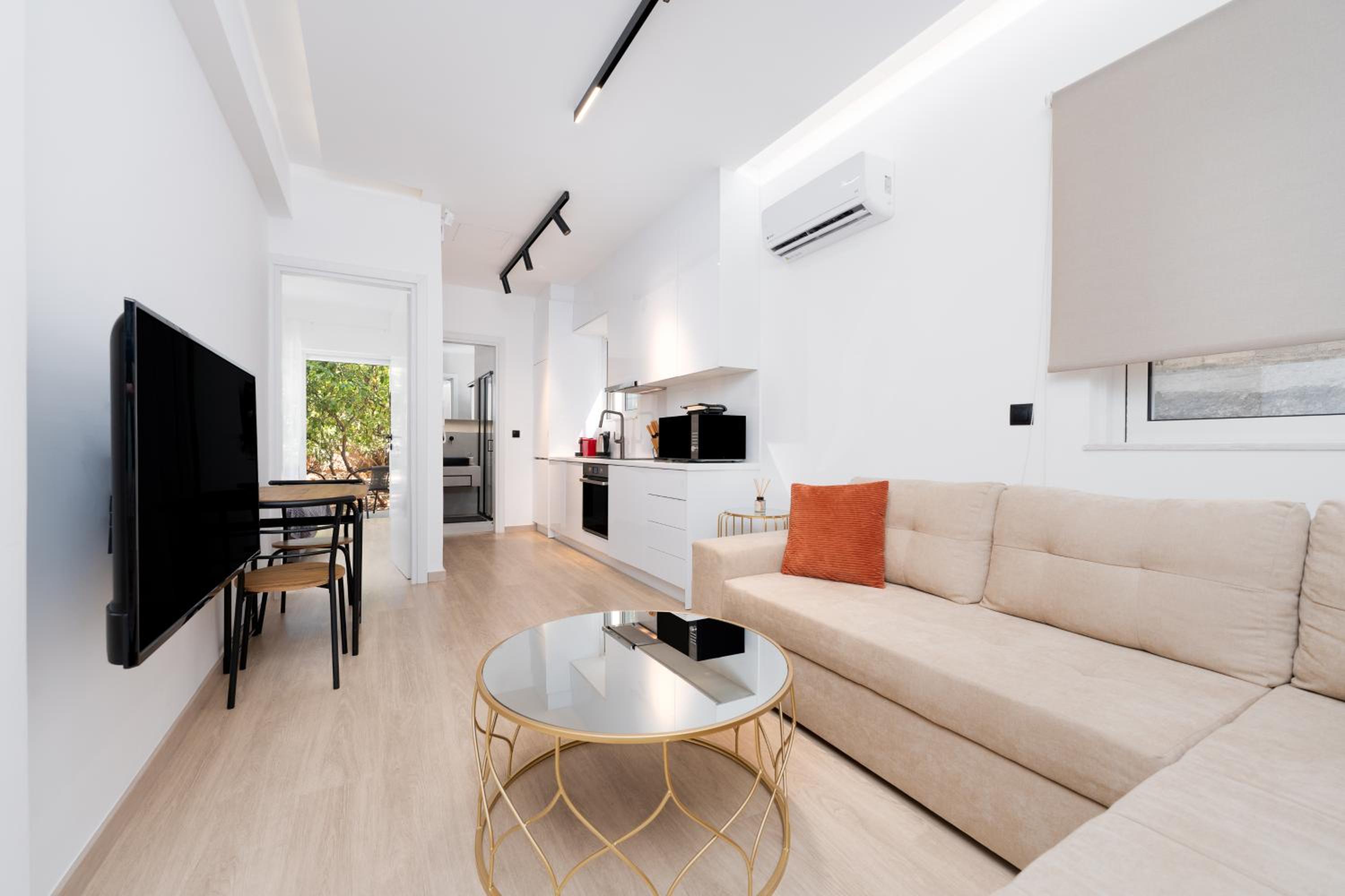 Superior One-Bedroom Apartment